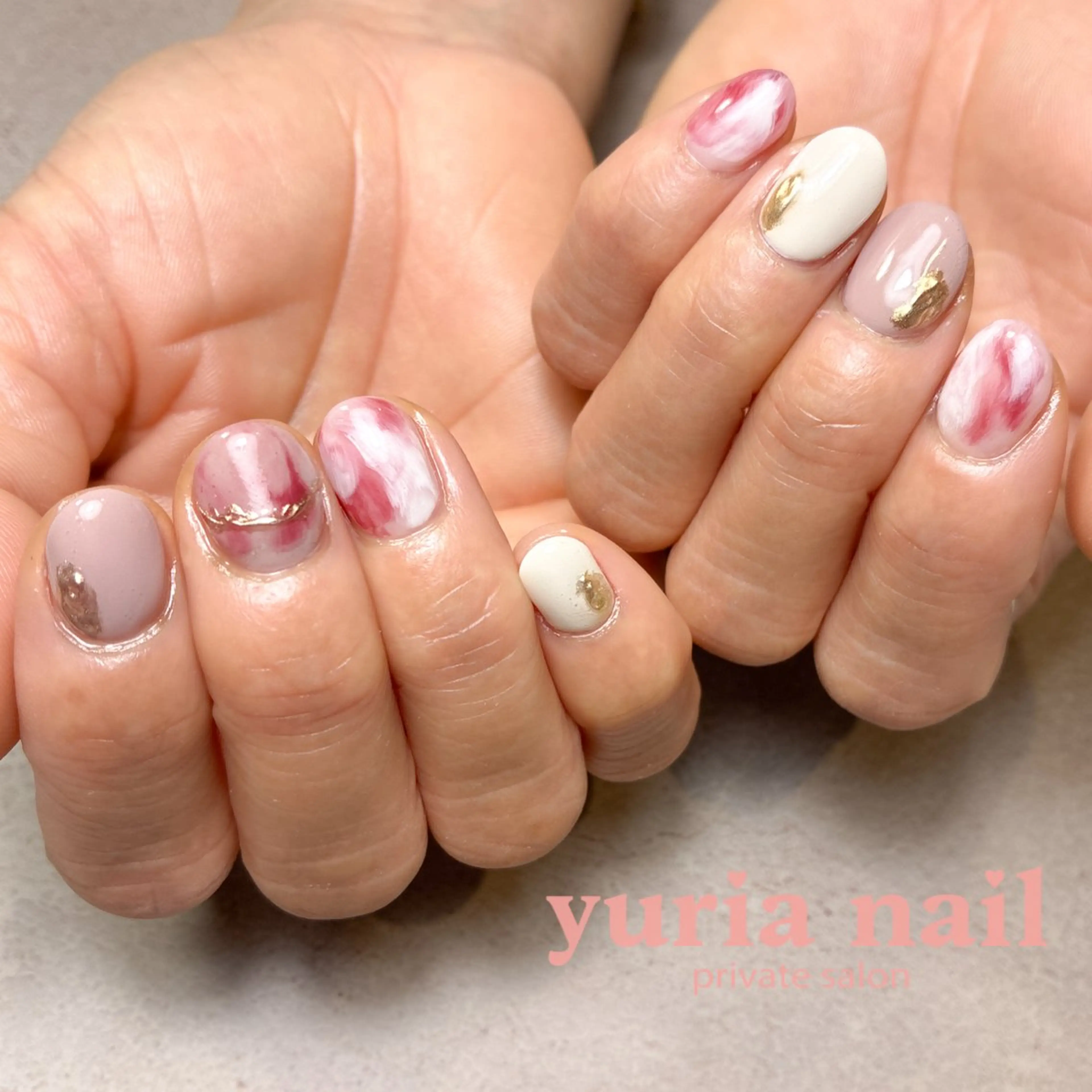 ネイル ボルドー ゴールド ミラーネイル ニュアンスネイル 春ネイル ハンドネイル 小林 ゆりあのネイルデザイン