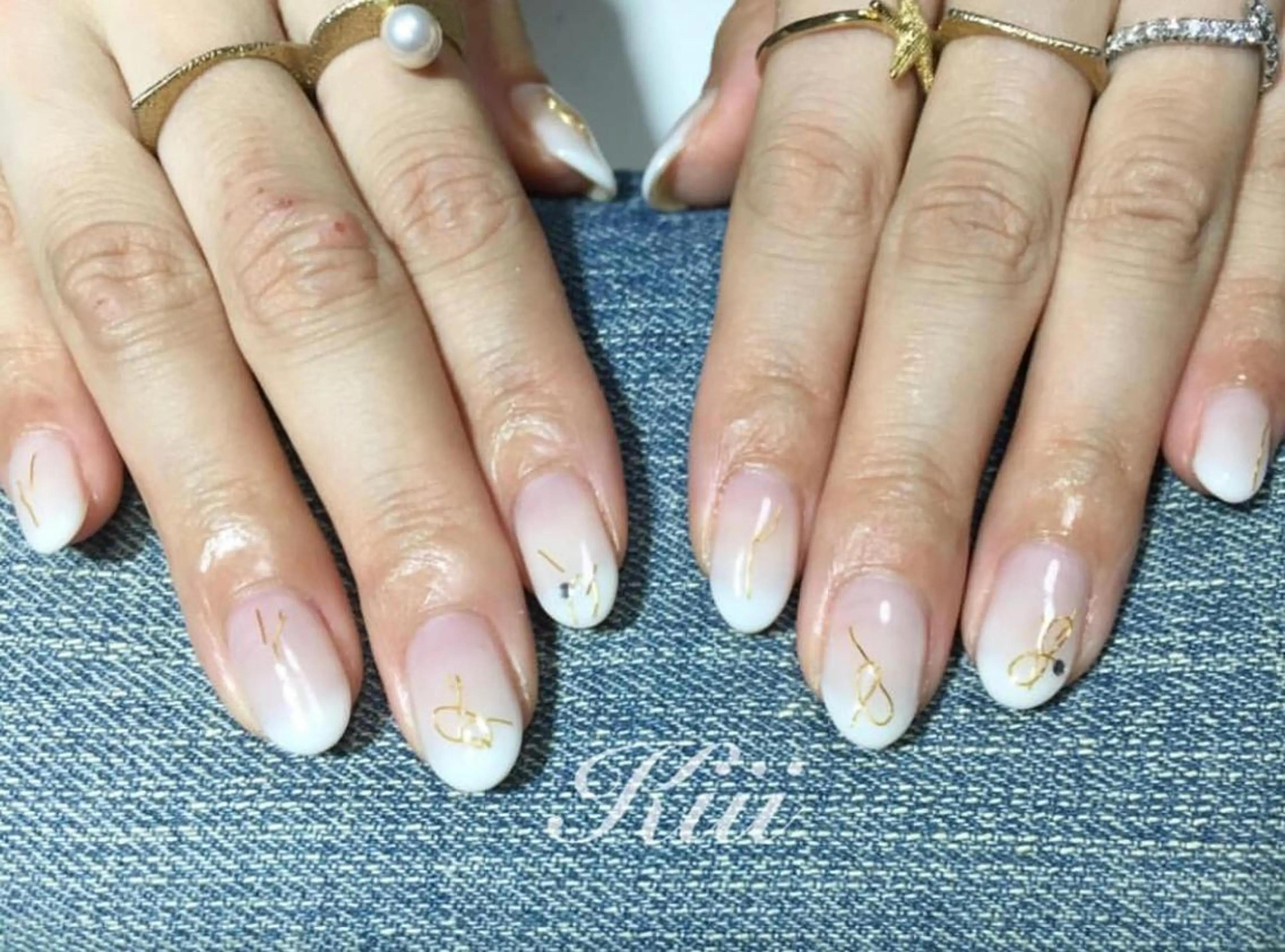 ネイル ブライダルネイル ホワイト ハンドネイル フットネイル kiii.__ ✴︎*のネイルデザイン