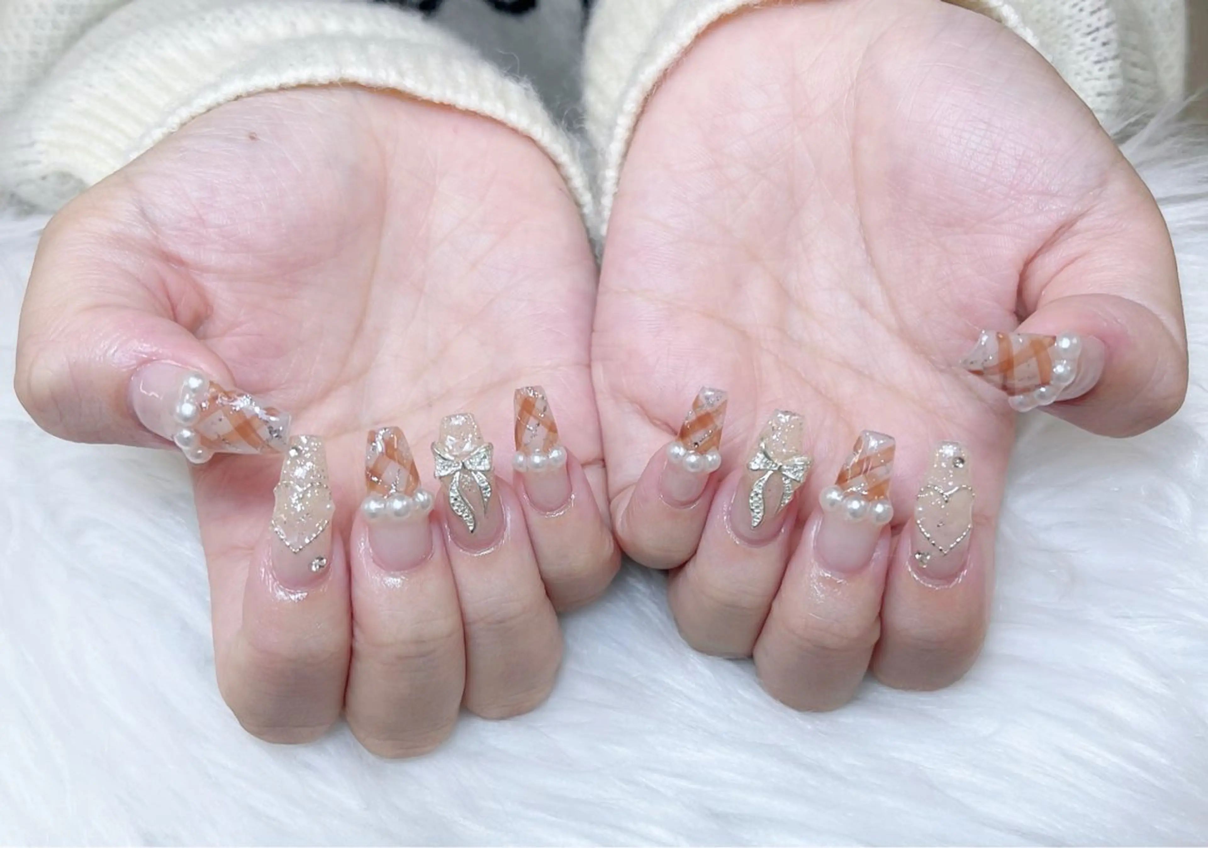 ネイル オーロラネイル クリアネイル フラッシュネイル ジェルネイル グラデーション ハンドネイル Amee Nail Salonのネイルデザイン