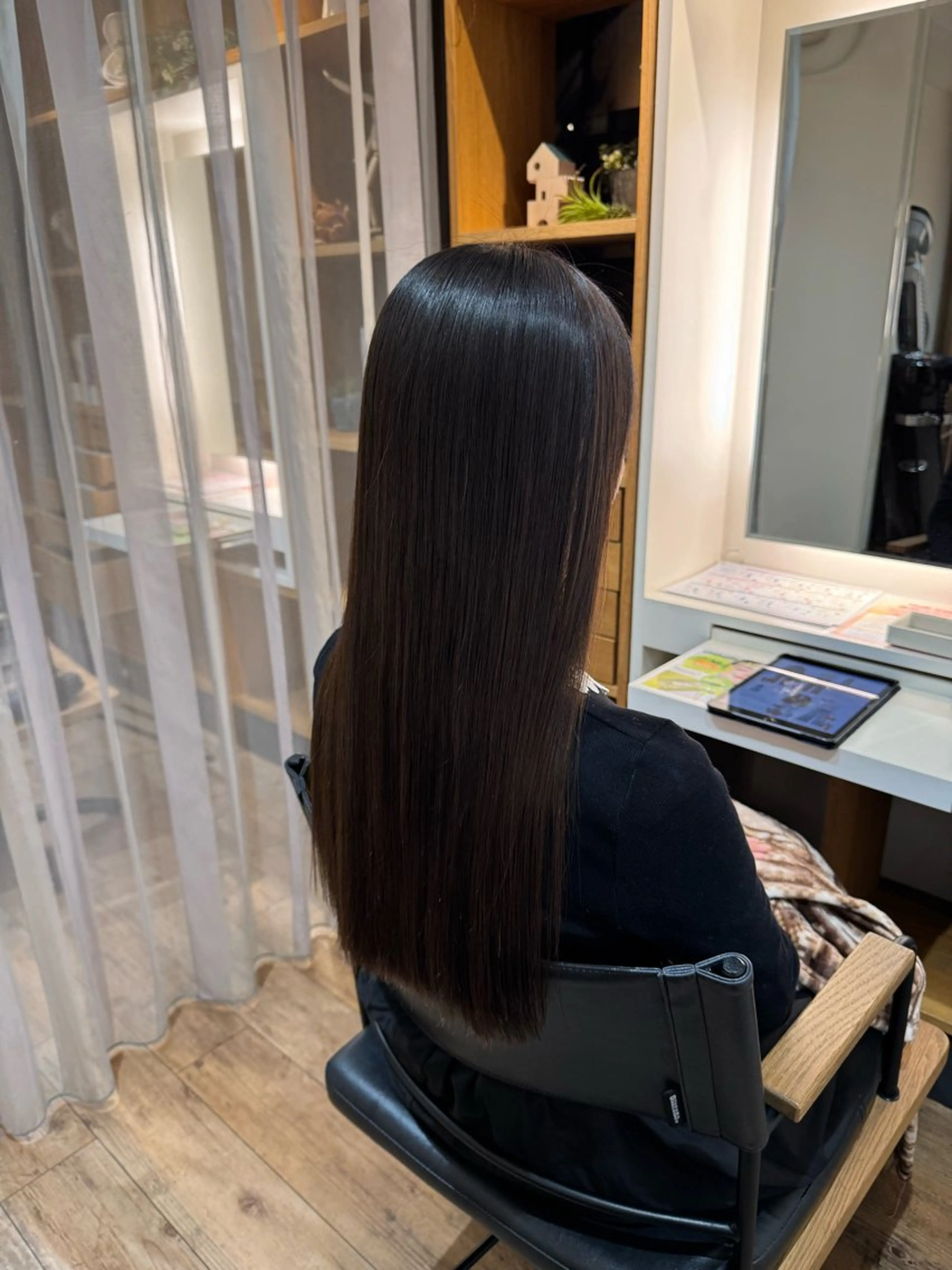 セミロング カット 縮毛矯正 トリートメント afloatkobe所属・美髪/髪質改善 川口凌弥のヘアスタイル