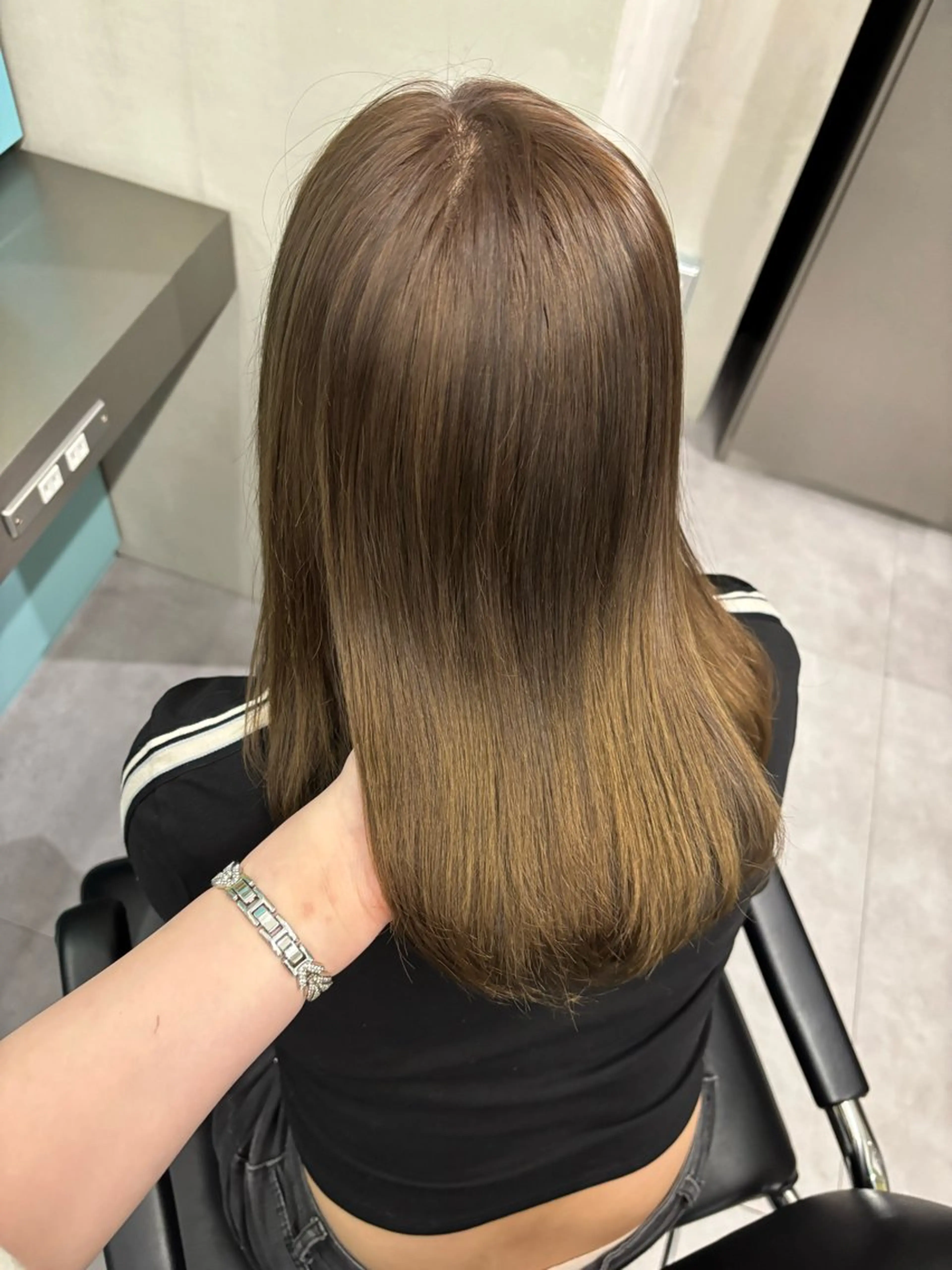 ミディアム ミディアムレイヤー ボブ 顔まわりレイヤー 顔周りカット 髪質改善 Mio/髪質改善 透明感カラー/西梅田のヘアスタイル