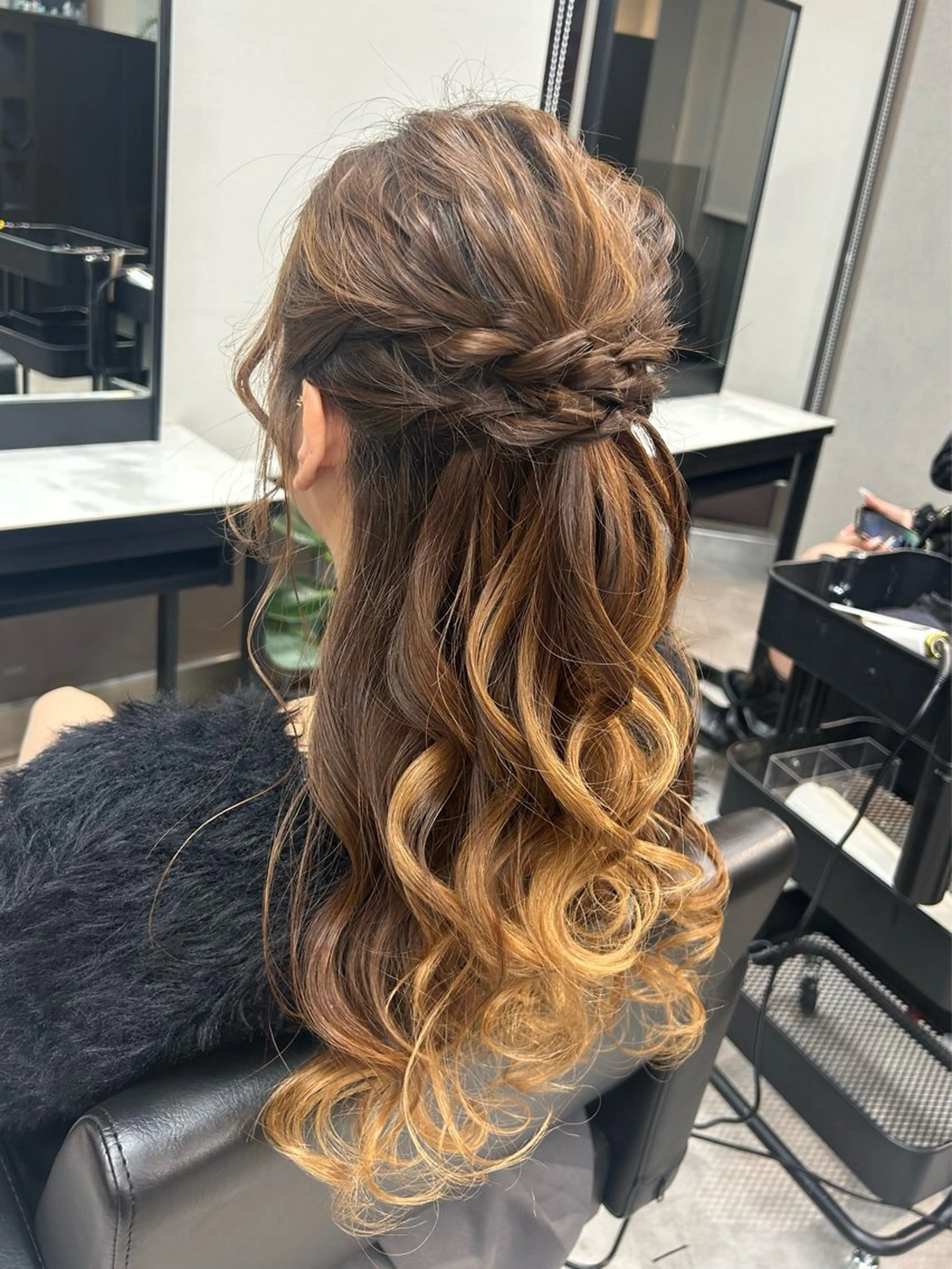 ロング ヘアアレンジ 結婚式・ブライダル moe🎀 透明感カラーのヘアスタイル