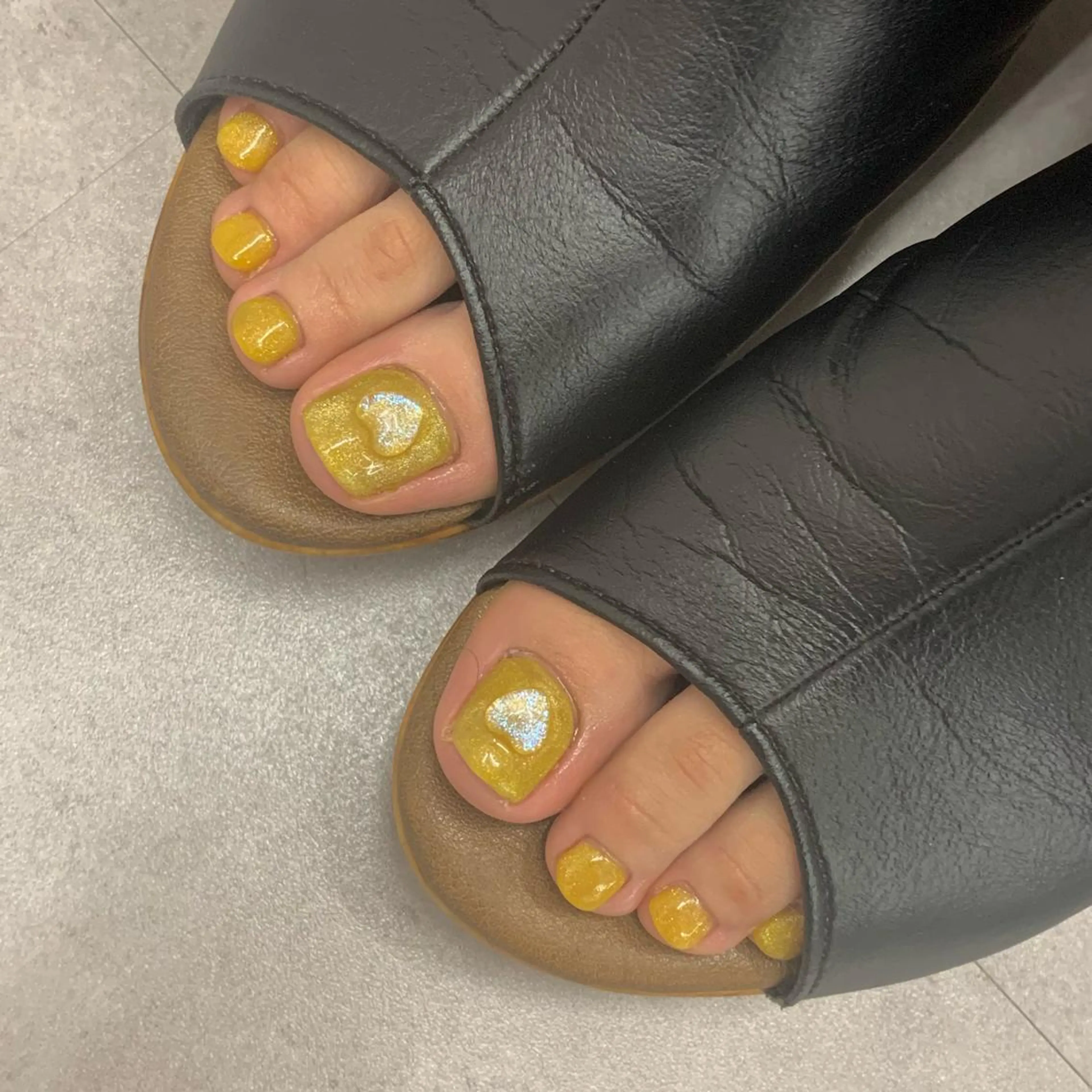 ネイル フットネイル マキノ ユイのネイルデザイン