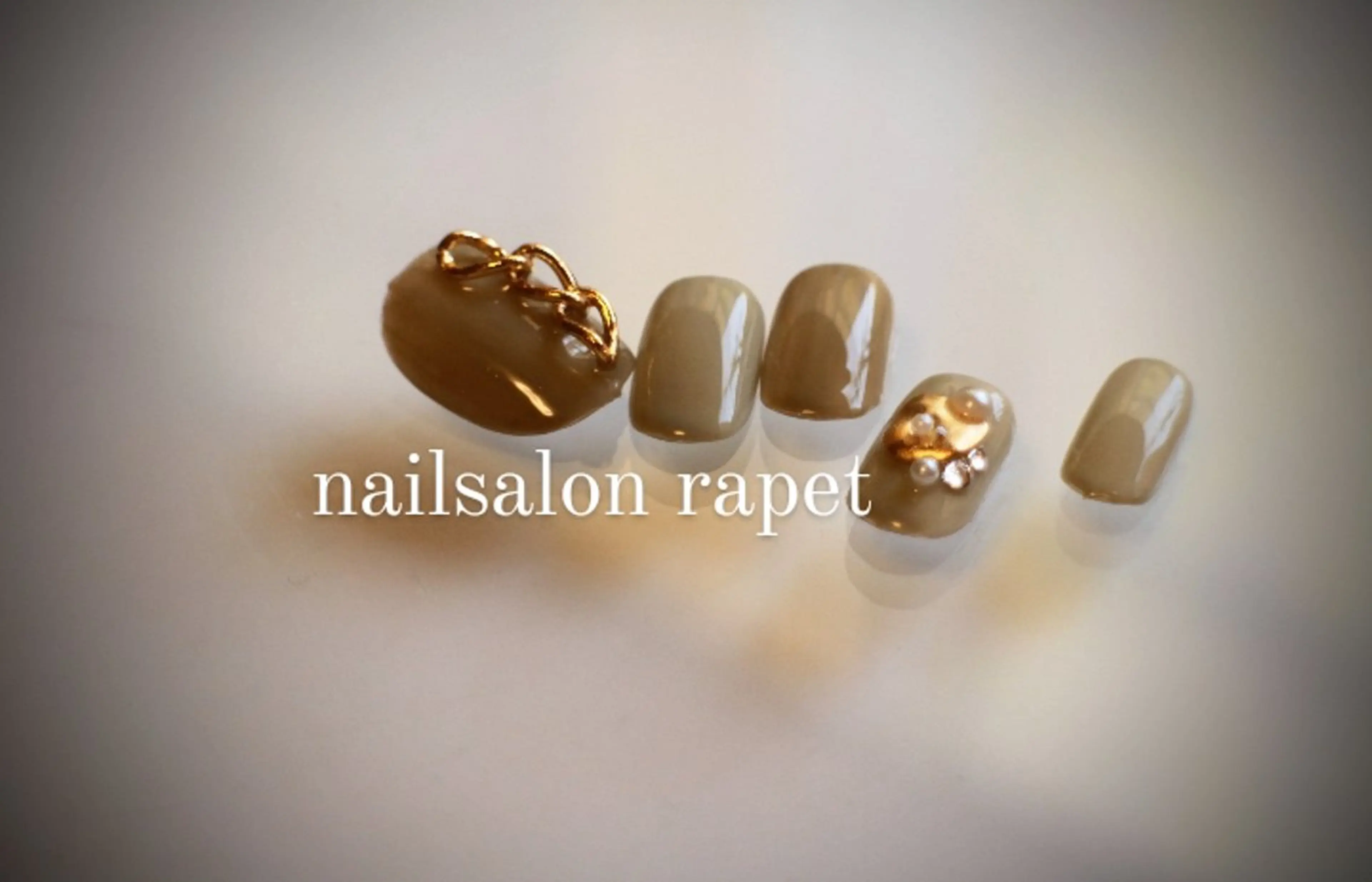 ミディアム ハンドネイル nailsalon  rapetのネイルデザイン