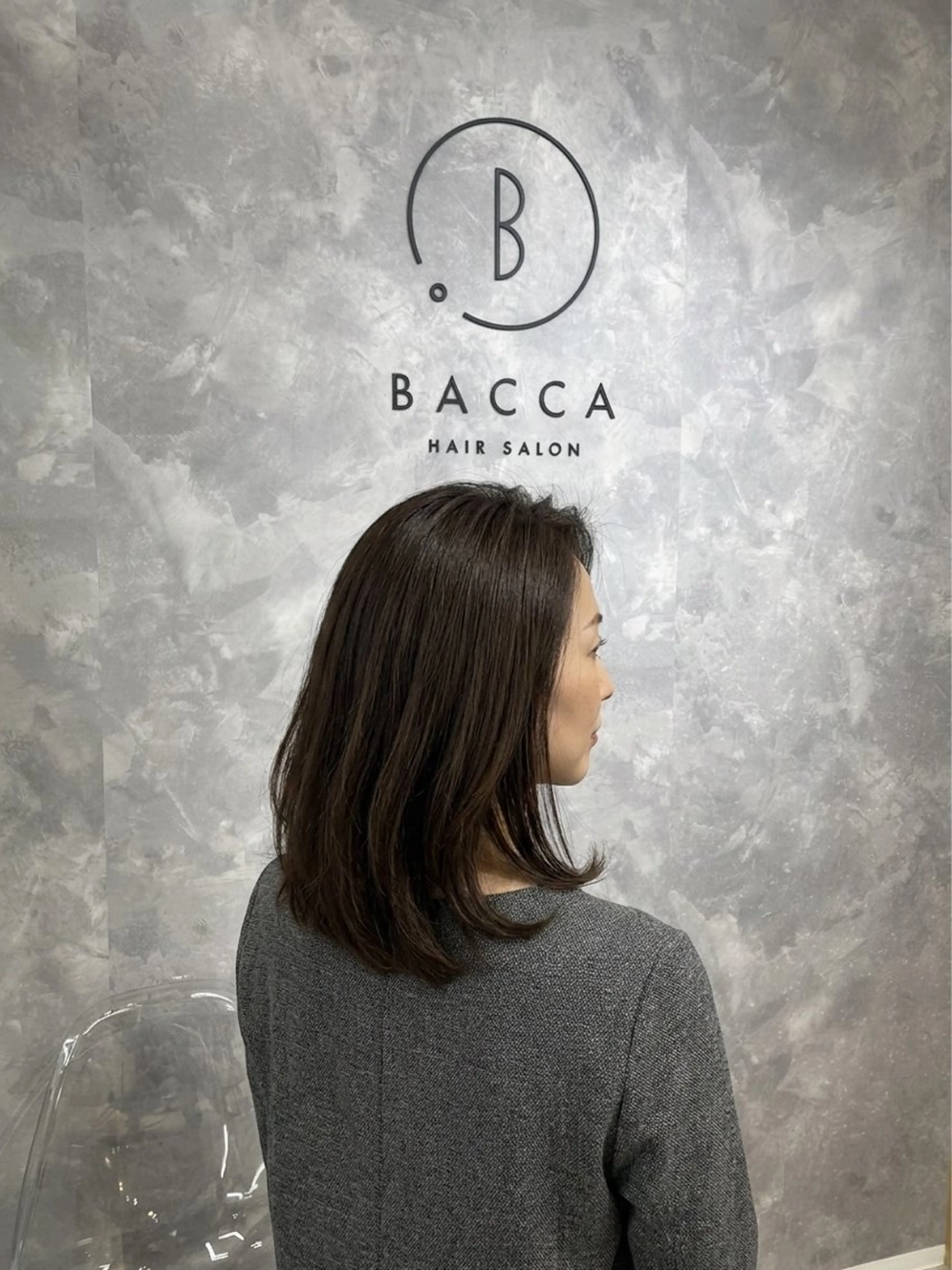 セミロング 桜木町 2分 ミセスショートのヘアスタイル