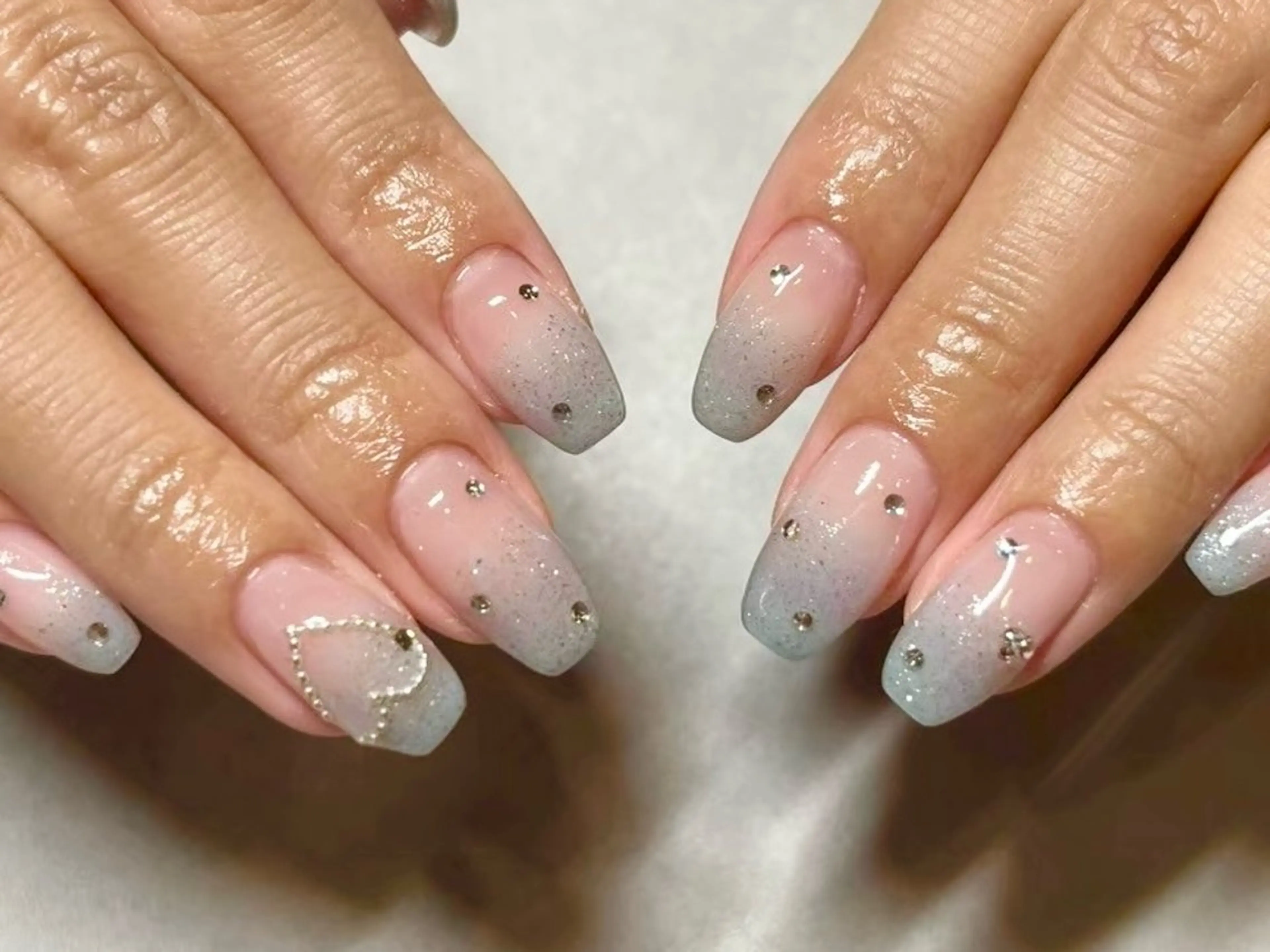 ネイル グラデーション 水色 ワンホンネイル 🫧ちゅるん/韓国 Ayano𓈒🎀のネイルデザイン