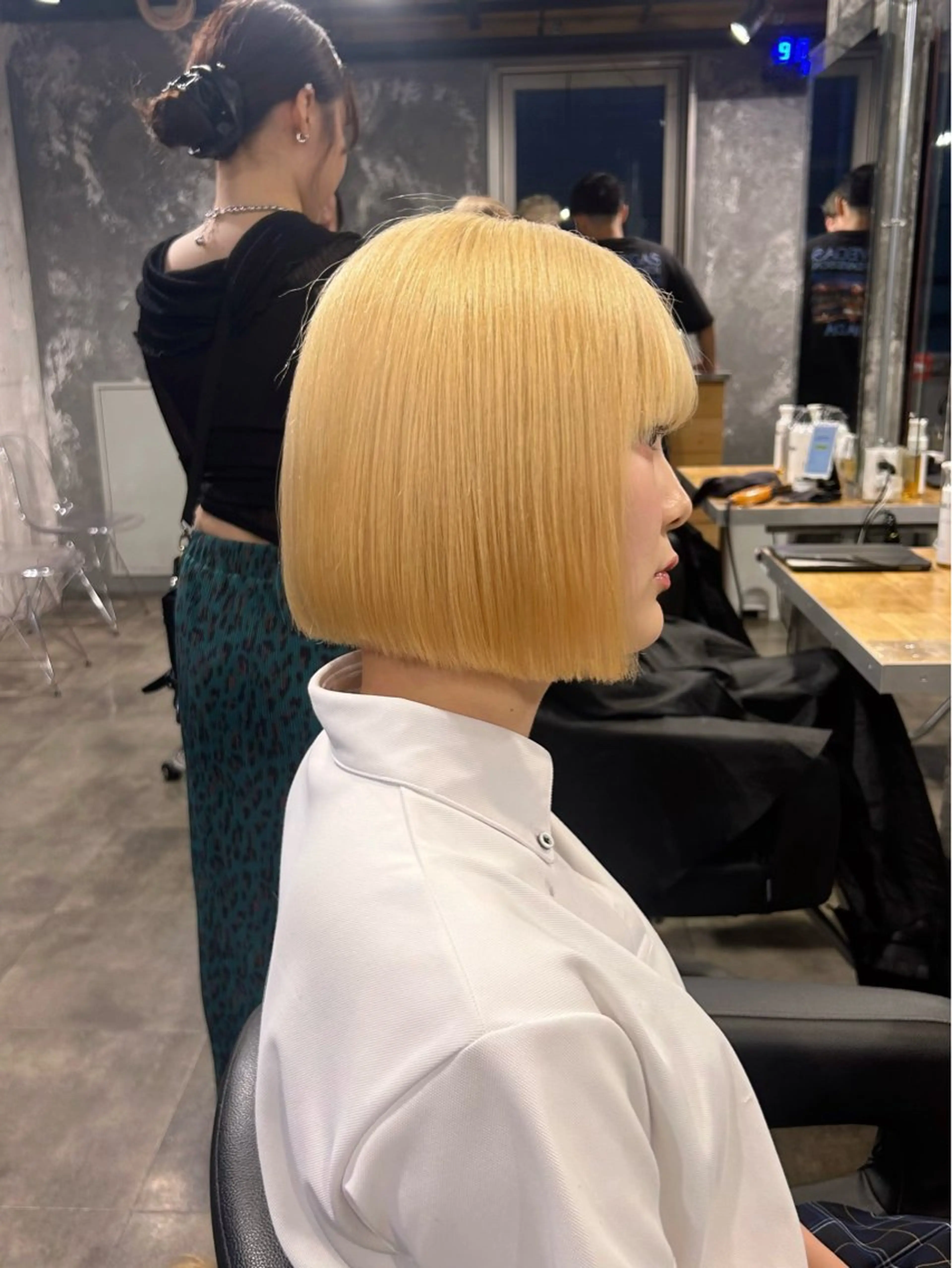 ショート カラー ブリーチ ブロンド ケアブリーチ ハイトーンカラー ヘアカラー トリートメント 【縮毛矯正ブリーチ】 MANATO🌈のヘアスタイル