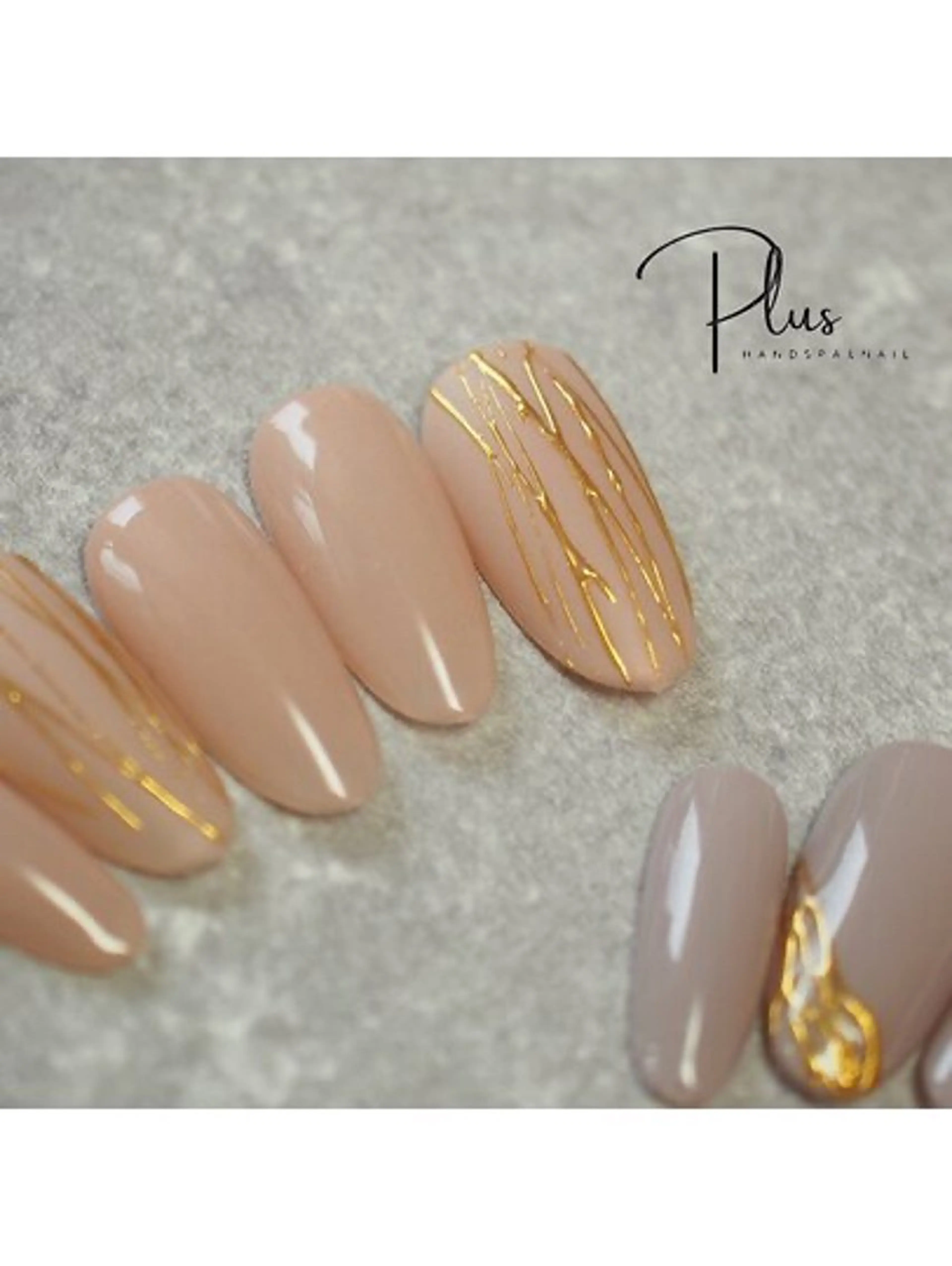 ネイル 鈴木 麻里のネイルデザイン