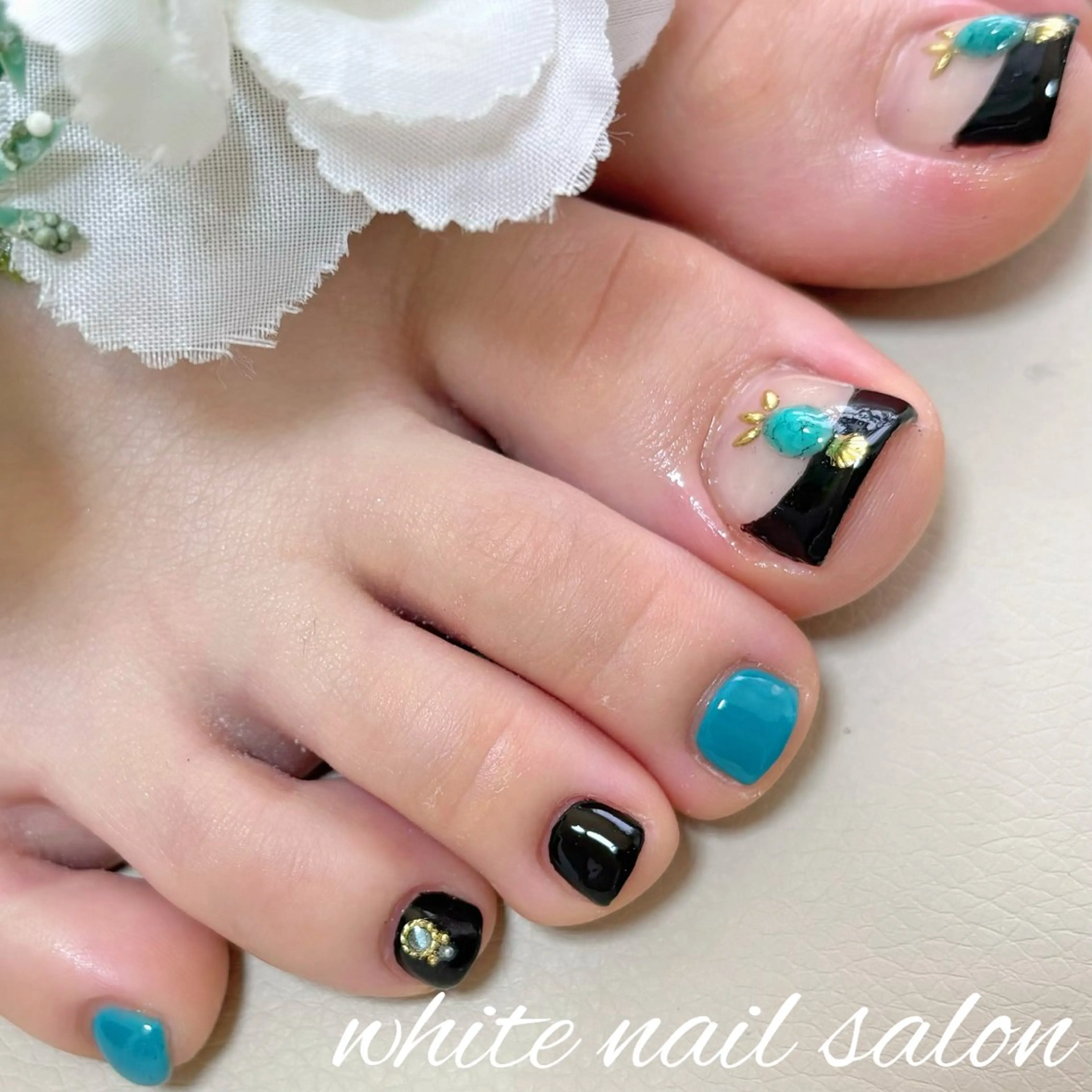 ネイル ホワイト フットネイル white nail salonのネイルデザイン