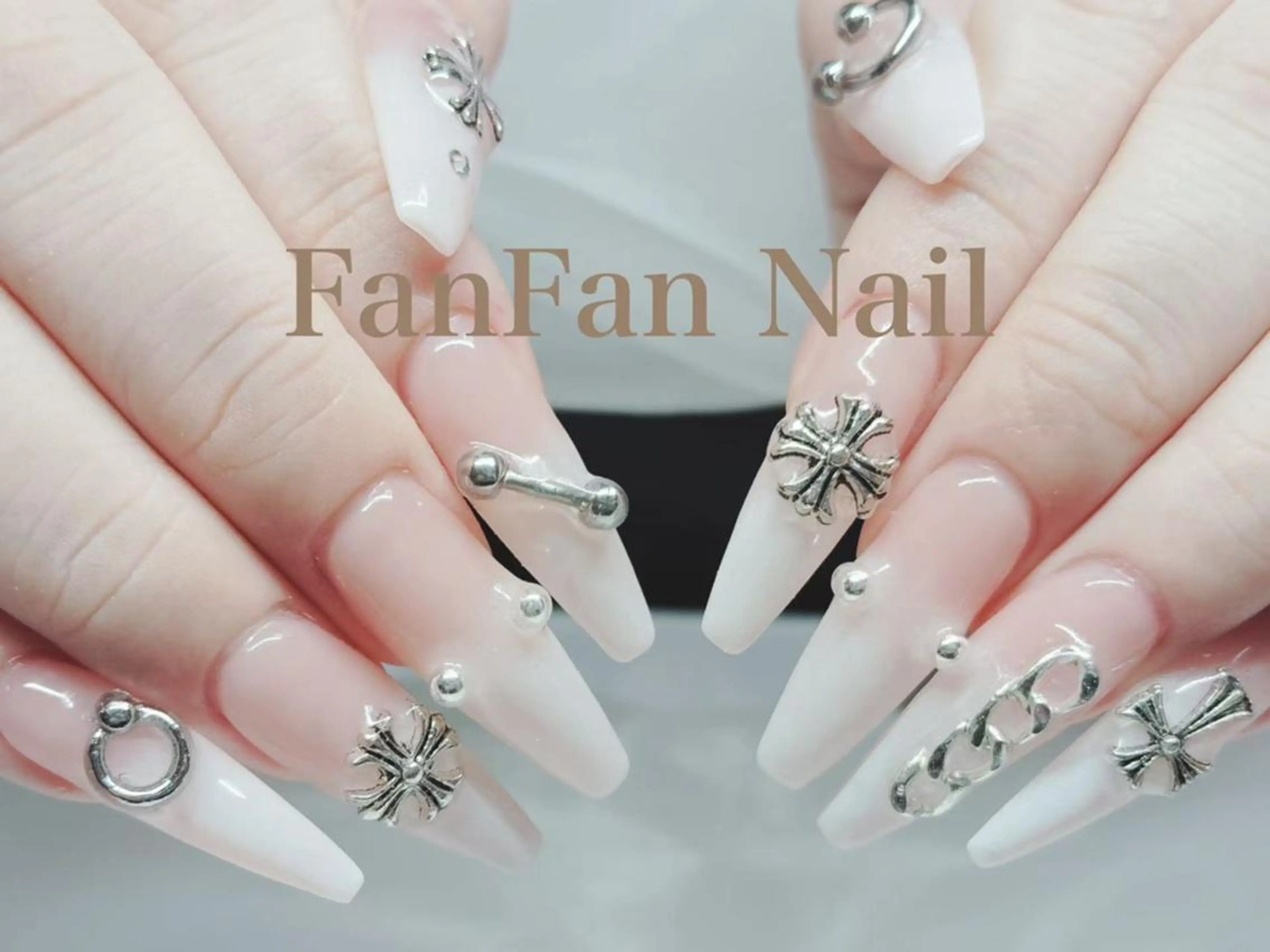 ネイル FanFan 長さ出し専門のネイルデザイン
