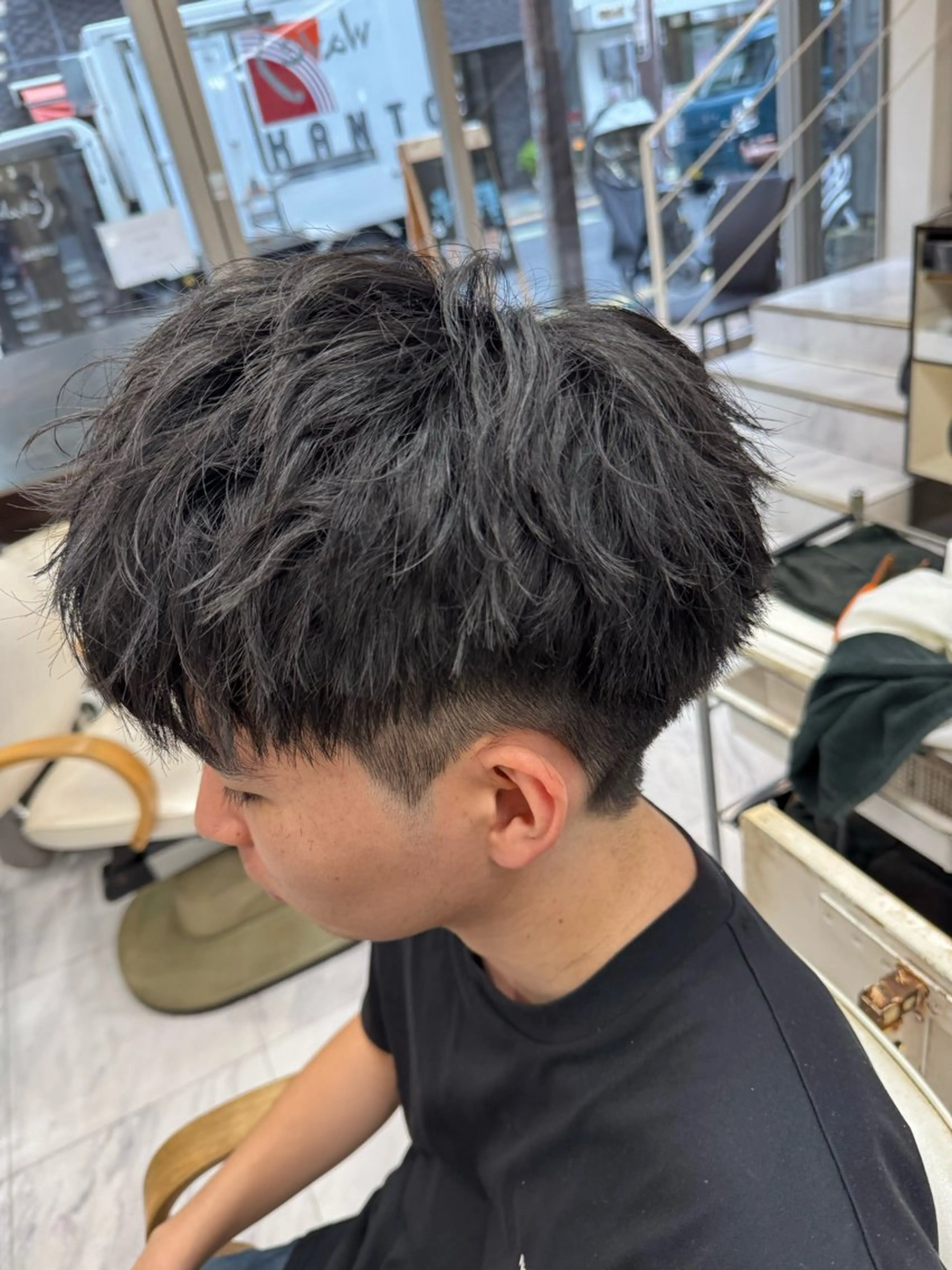 ショート ヘアアレンジ メンズ 切りっぱなしボブ 前下がりボブ メンズブリーチ メンズハイライト メンズハイトーン カット 目黒 碧人のヘアスタイル