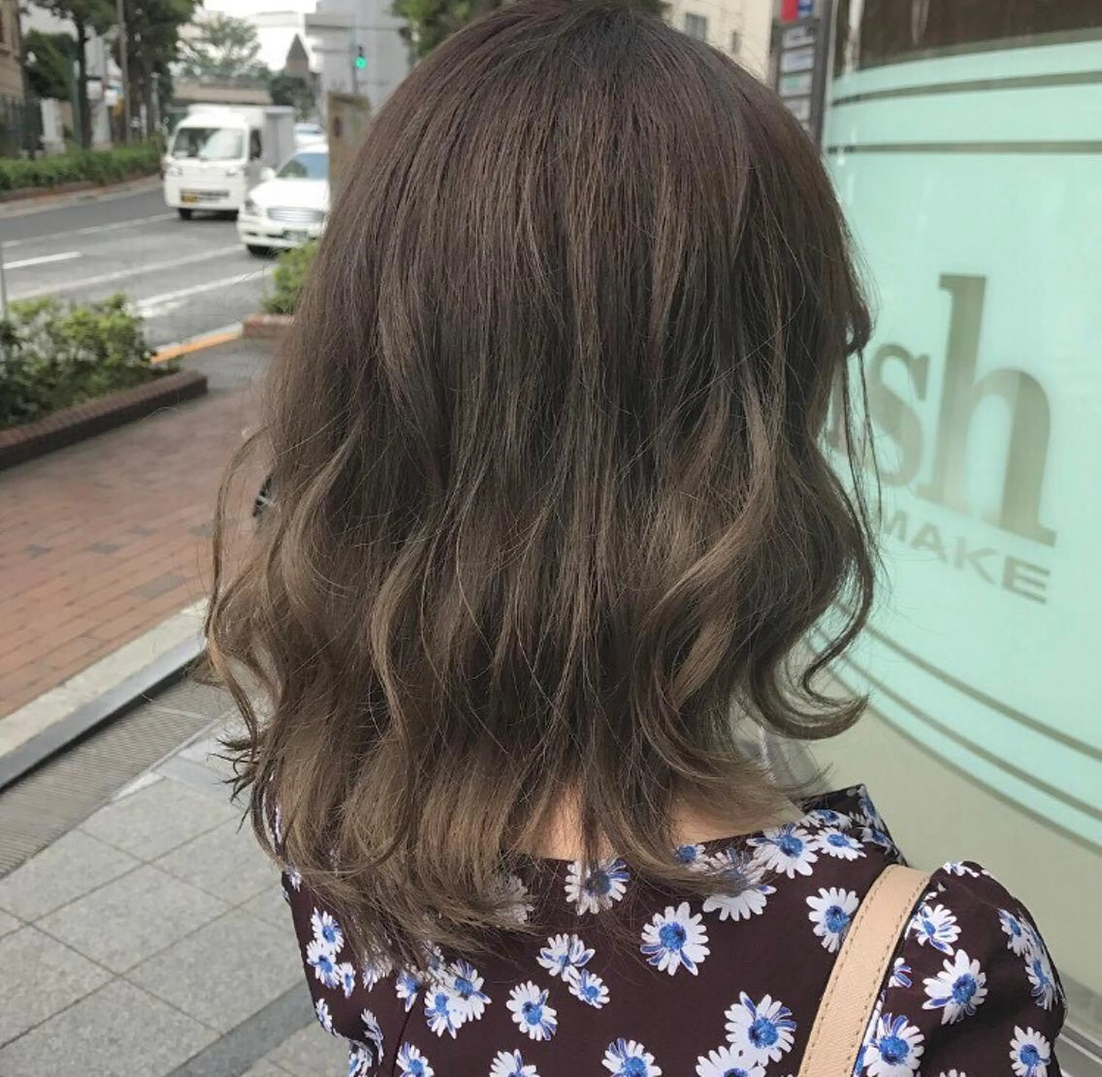 ロング カラー ヘアアレンジ ベージュカラー ミルクティーベージュ 白髪ぼかしハイライト 茗荷谷駅徒歩2分のヘアスタイル