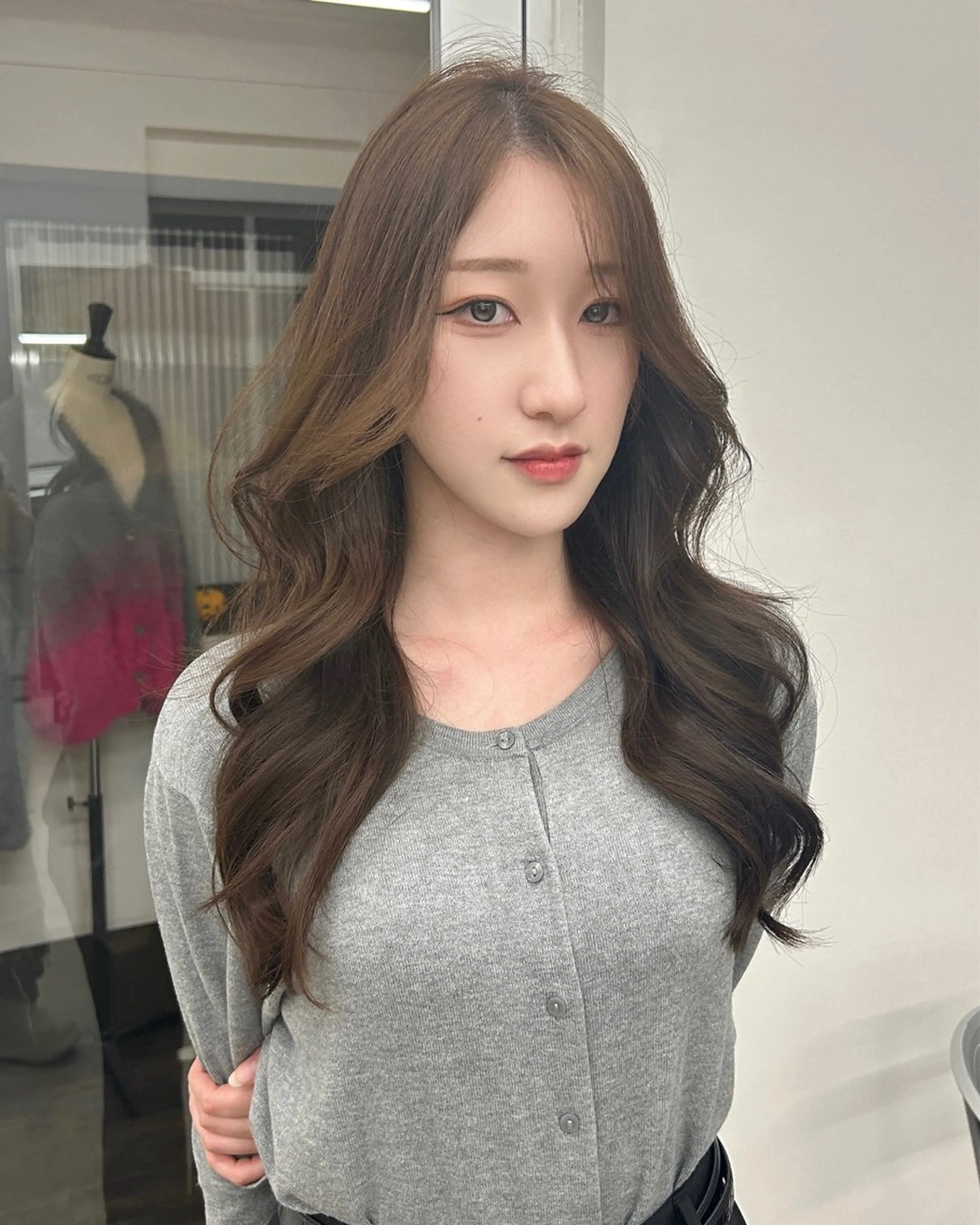 ロング カラー アッシュ オリーブアッシュ くびれヘア レイヤーカット 韓国ヘア×レイヤー カット/上田丈也のヘアスタイル