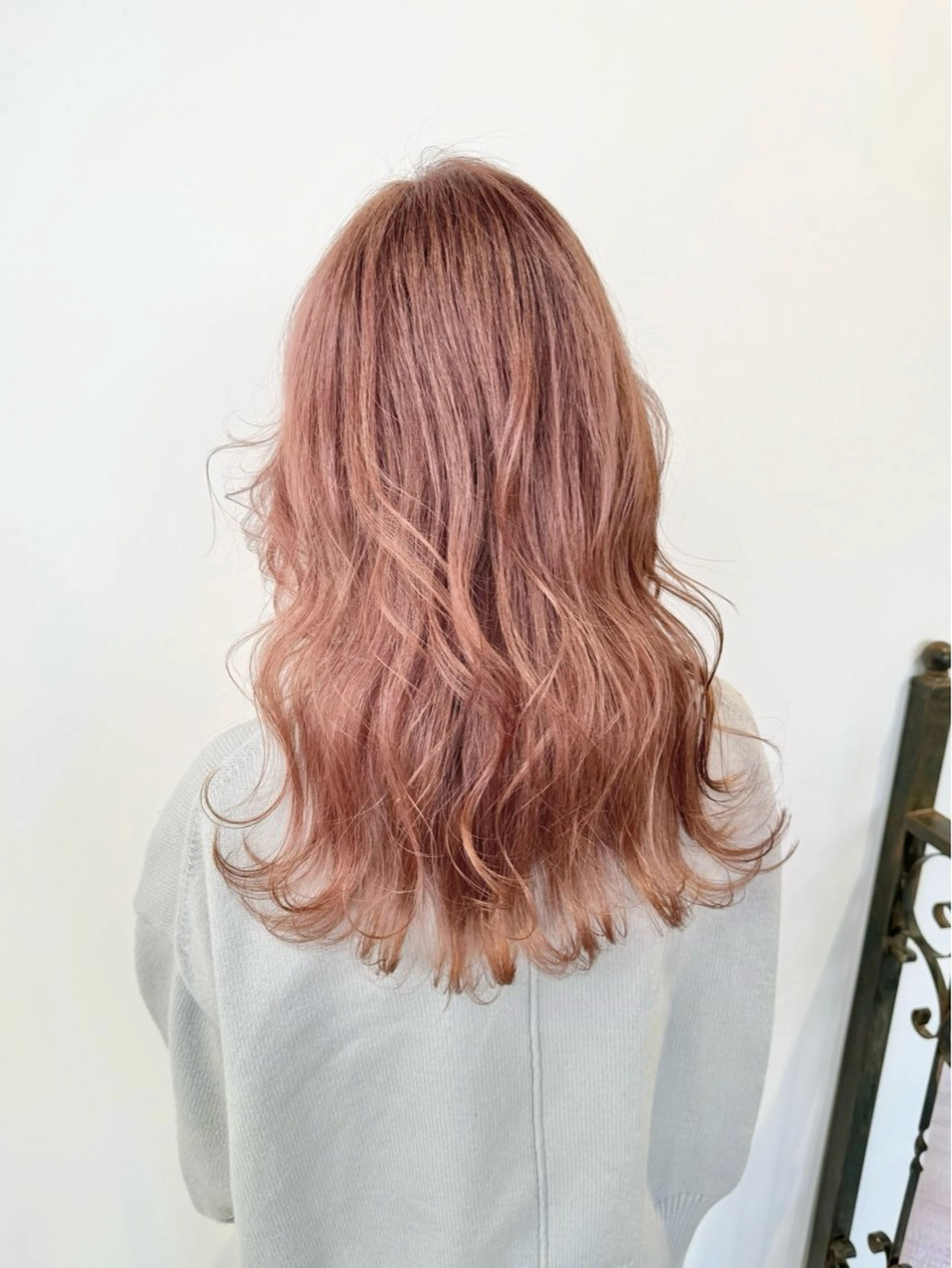 セミロング 佐藤 結花のヘアスタイル