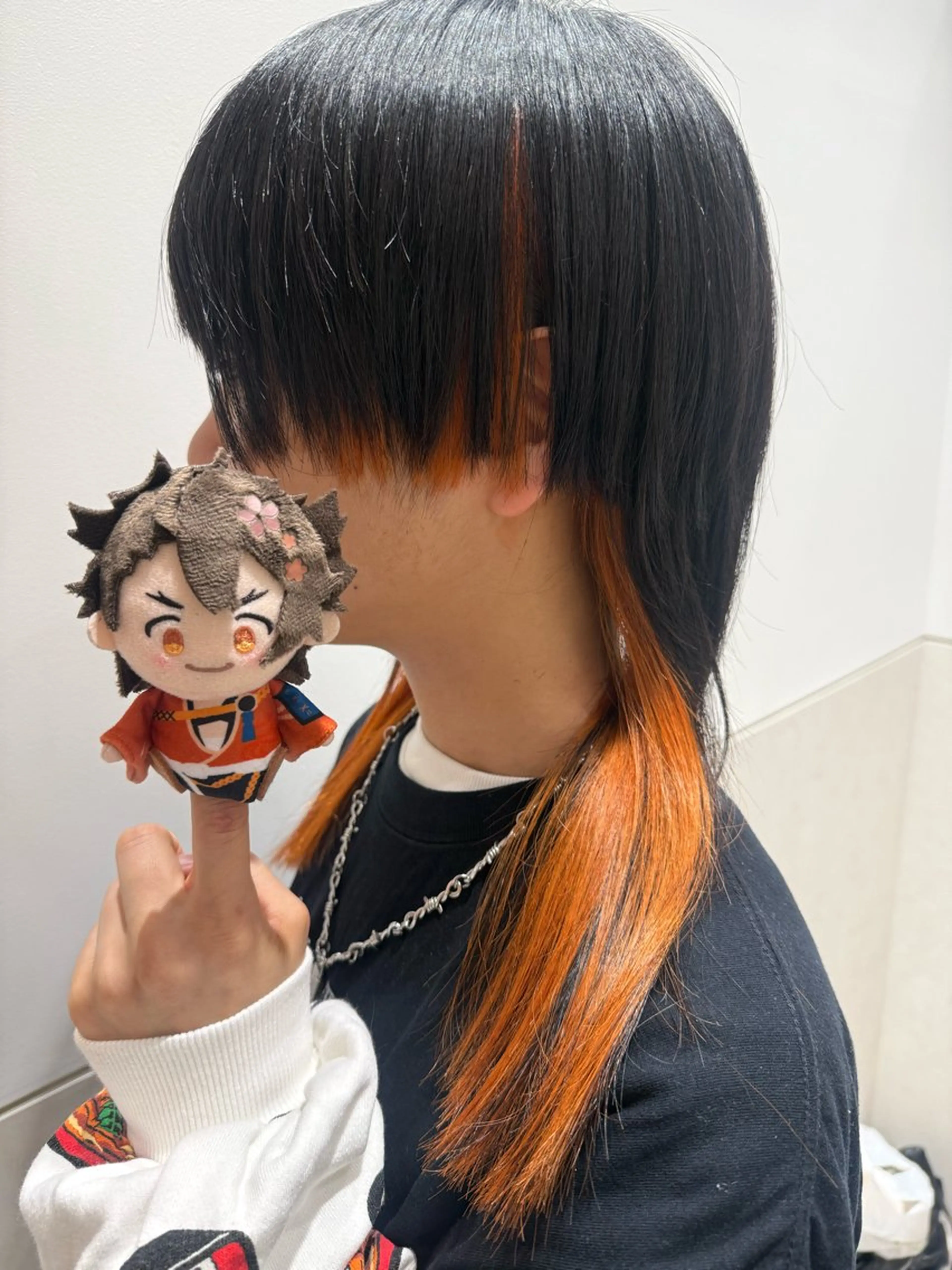 ミディアム カラー ブリーチ ケアブリーチ ダブルカラー インナーカラー オレンジ ヘアカラー インナーカラー 推し ブリーチ 髪質改善のヘアスタイル