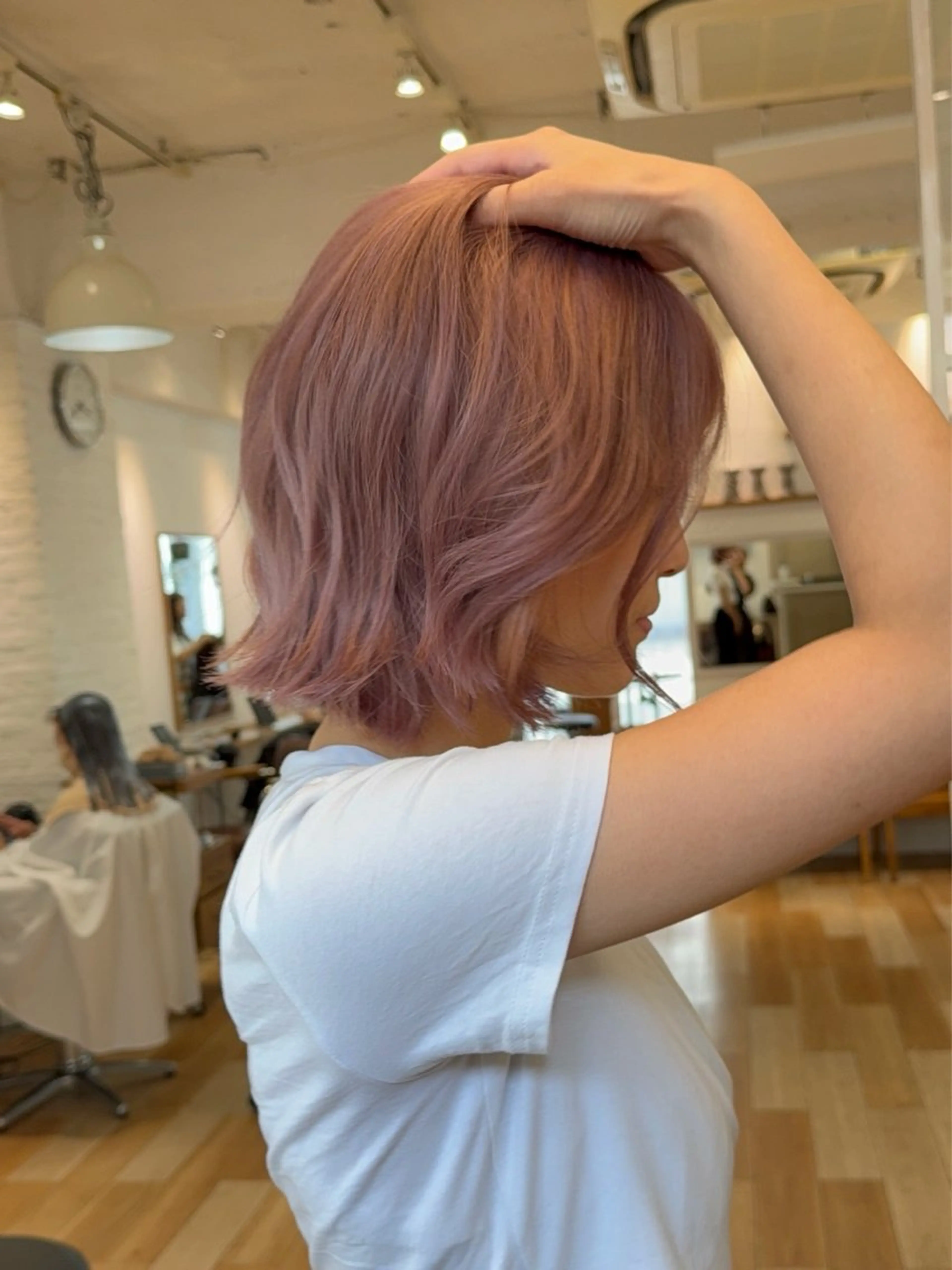 ショート カラー ミルクティー× グレージュMOMOのヘアスタイル