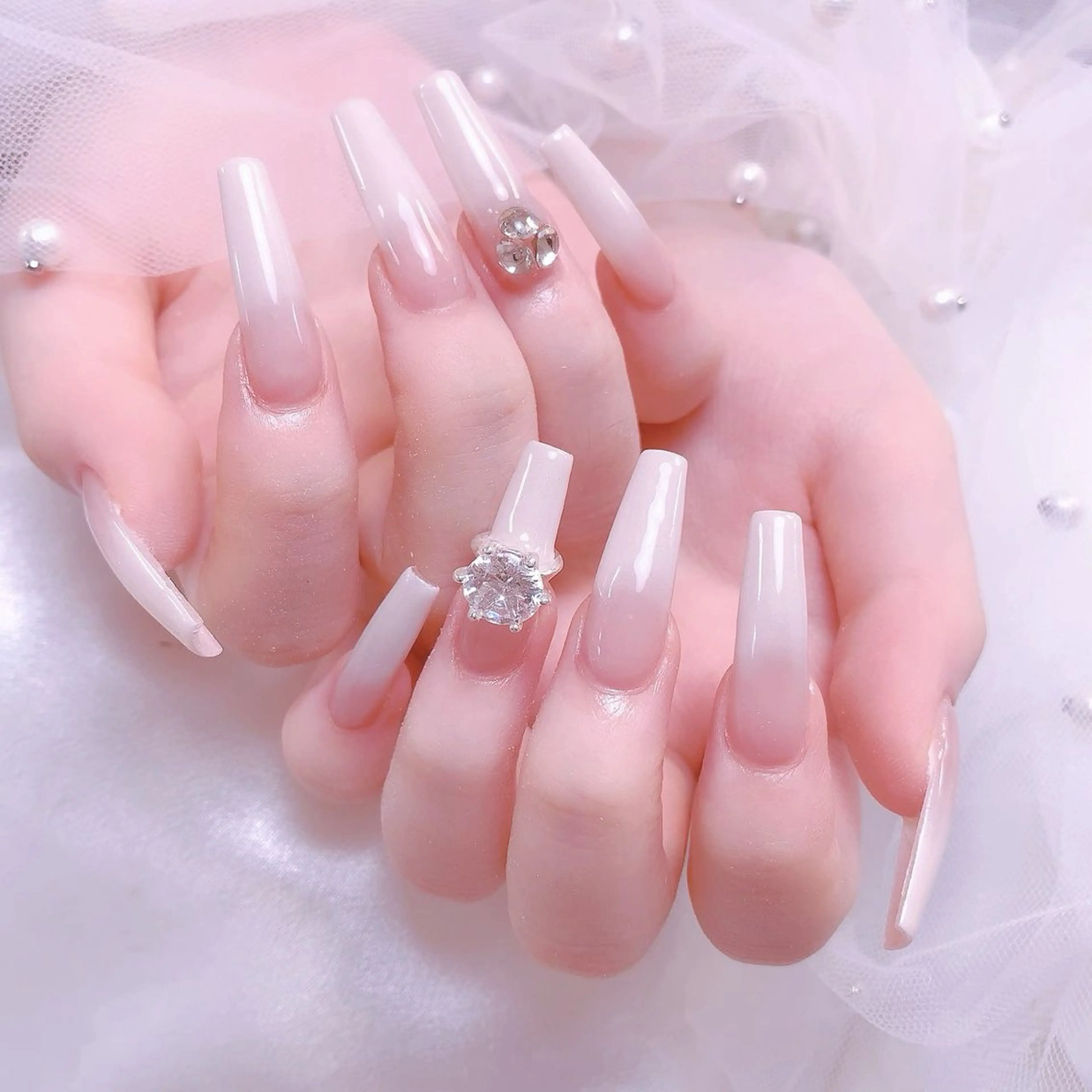 ネイル フレンチネイル ジェルネイル ハート 韓国ネイル マグネットネイル ハンドネイル ネイルサロン lotusのネイルデザイン