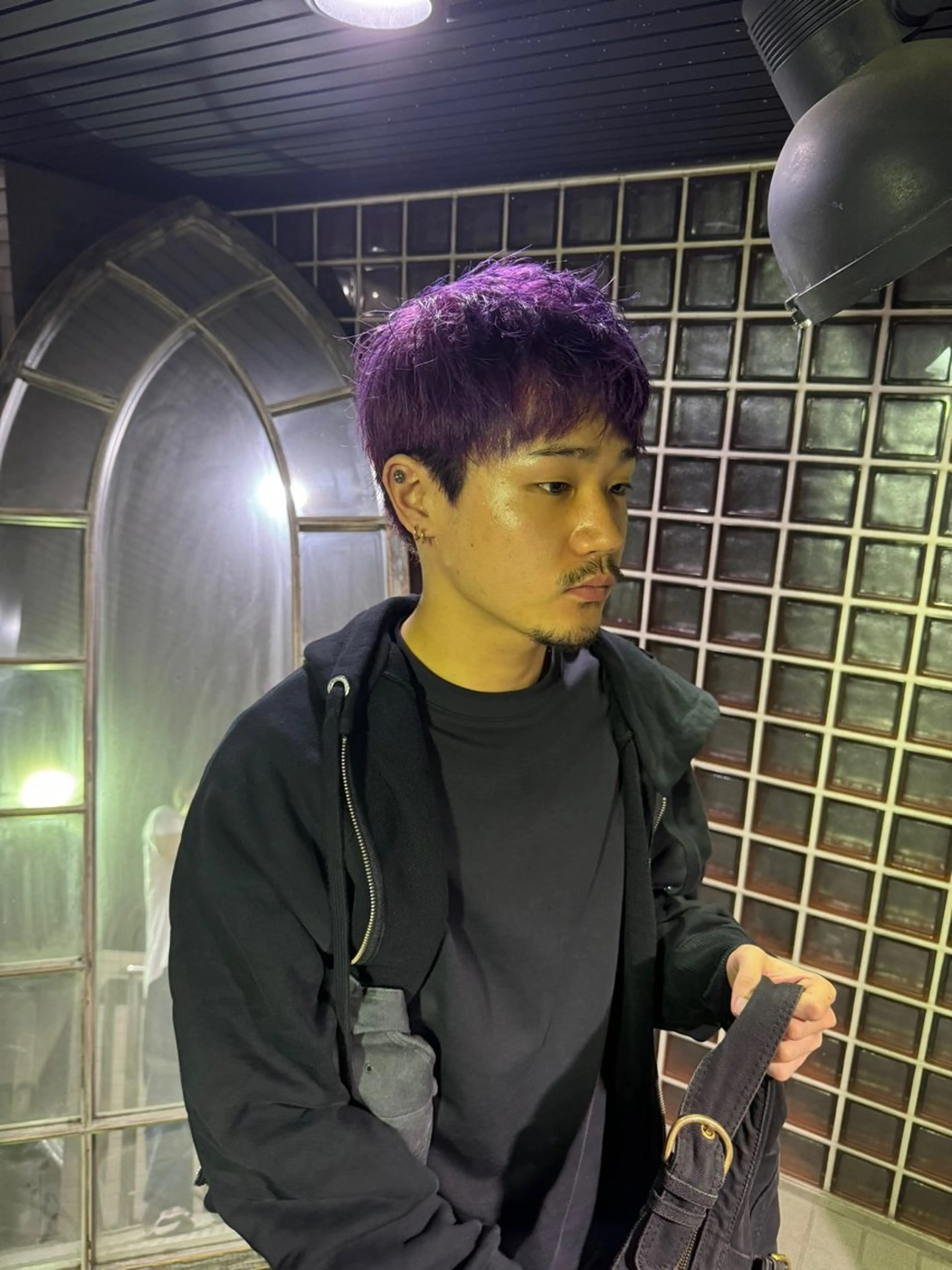 ショート カラー メンズ メンズブリーチ ブリーチ 透明感カラー パープルカラー カット ヘアカラー トリートメント ヘアセット The one and only. Shizuoka所属・メンズ特化パーマ 美容師/小泉賢徒のヘアスタイル