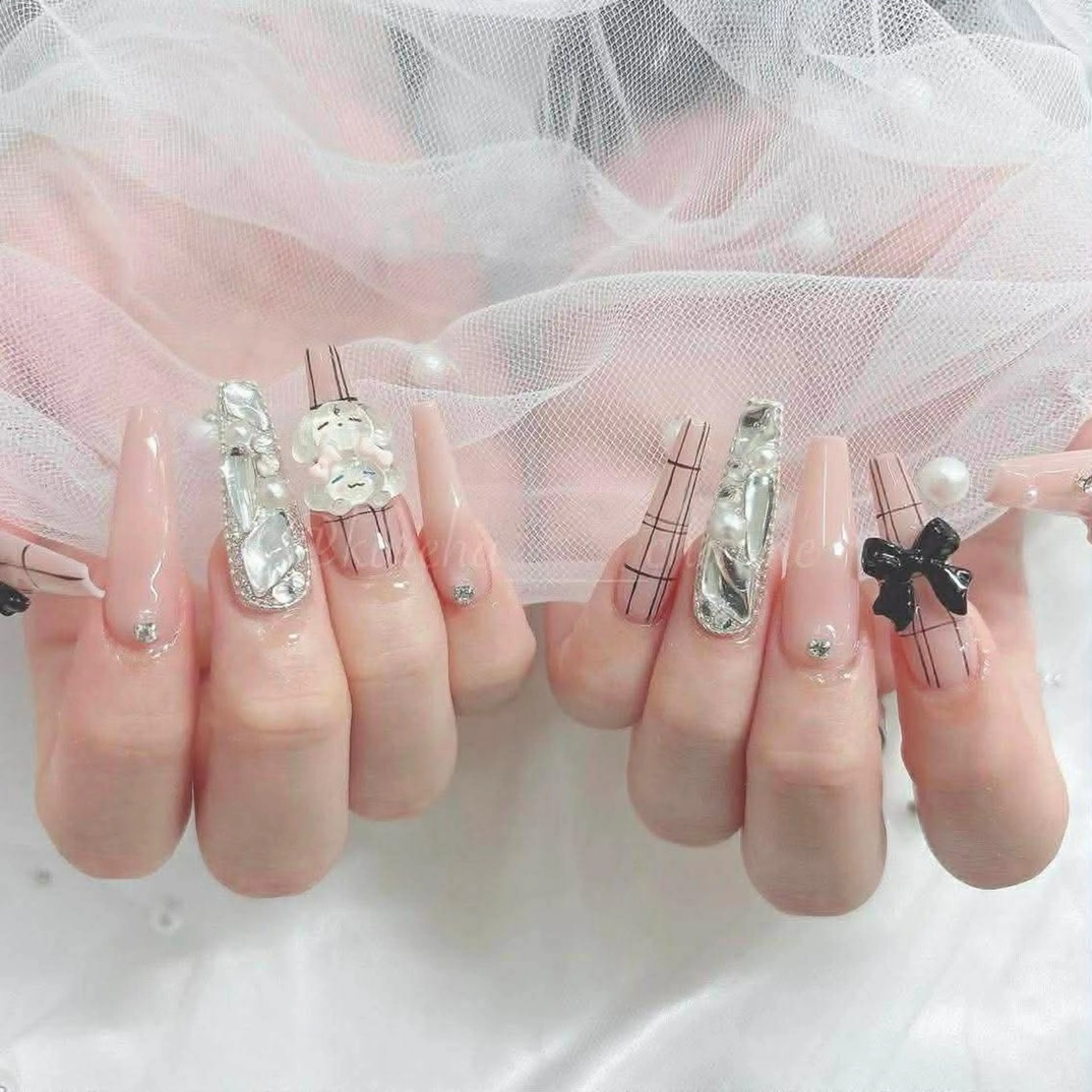 ロング カラー ベージュカラー グラデーションカラー ピンクカラー 韓国風ヘア ハンドネイル Bling Salonのネイルデザイン