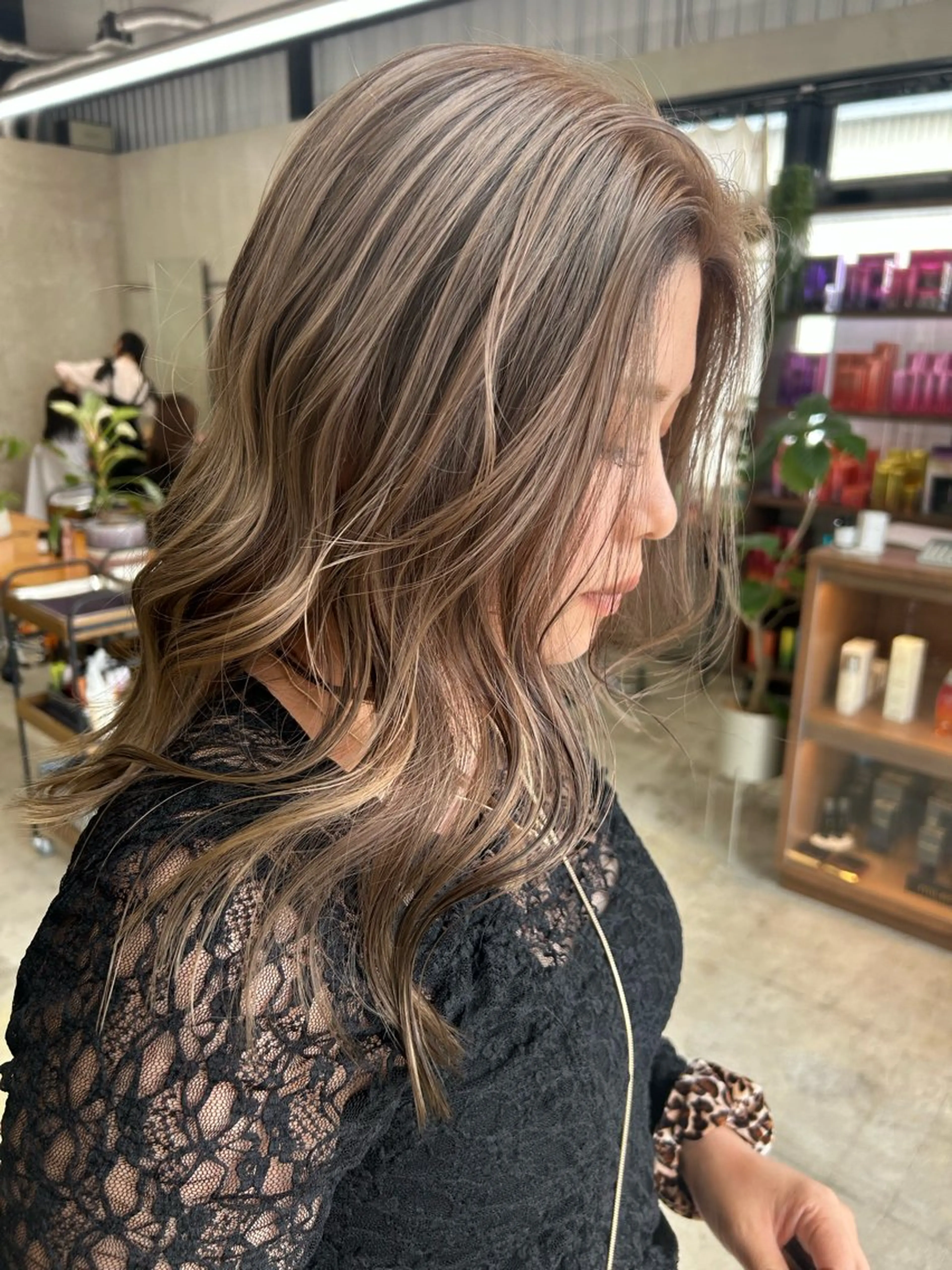 ミディアム カラー ブリーチ カット ヘアカラー トリートメント オリーブ/ ナカミネアキナのヘアスタイル