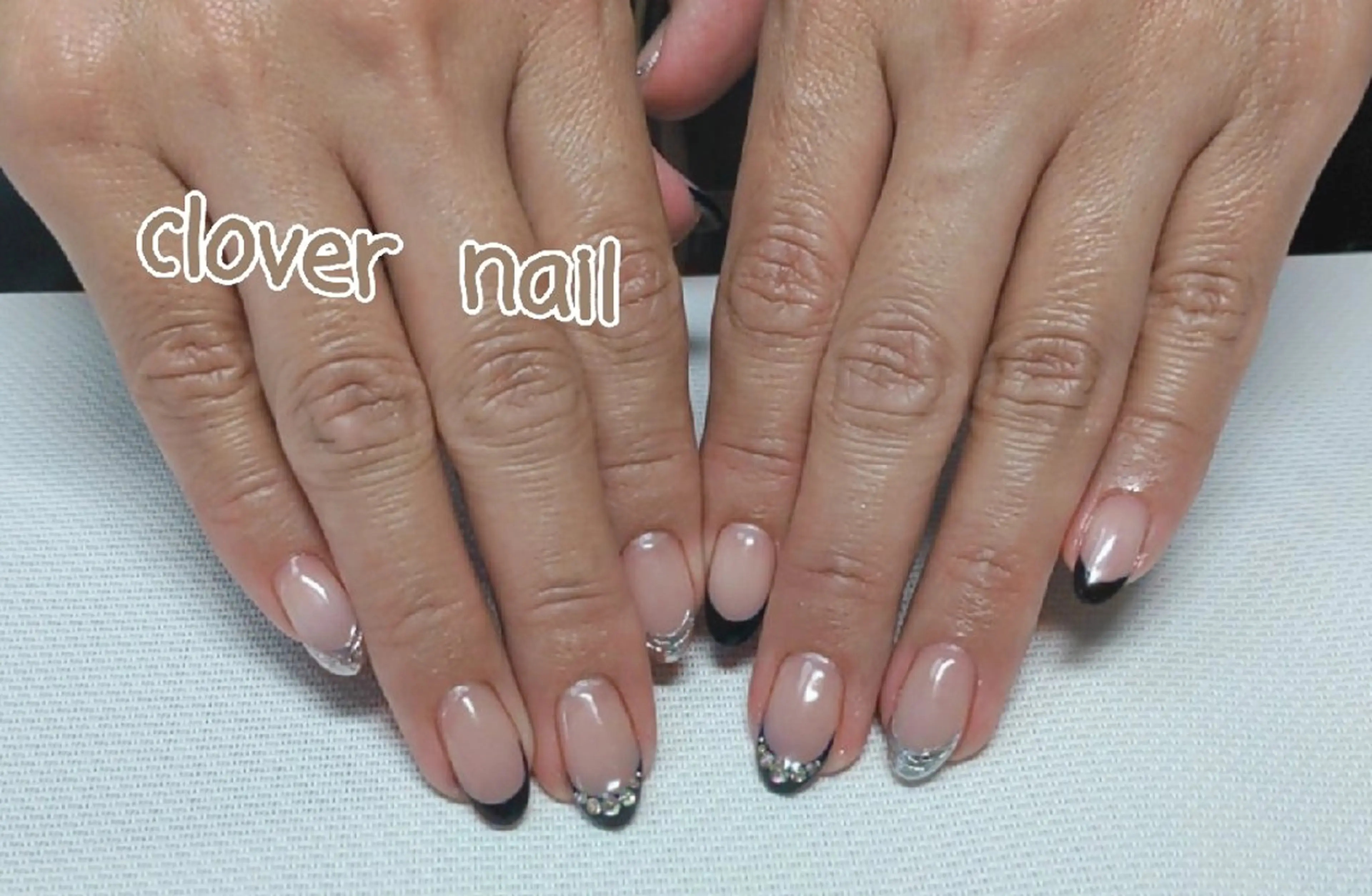 ネイル フレンチネイル ミラーネイル シルバー ハンドネイル clover nailのネイルデザイン