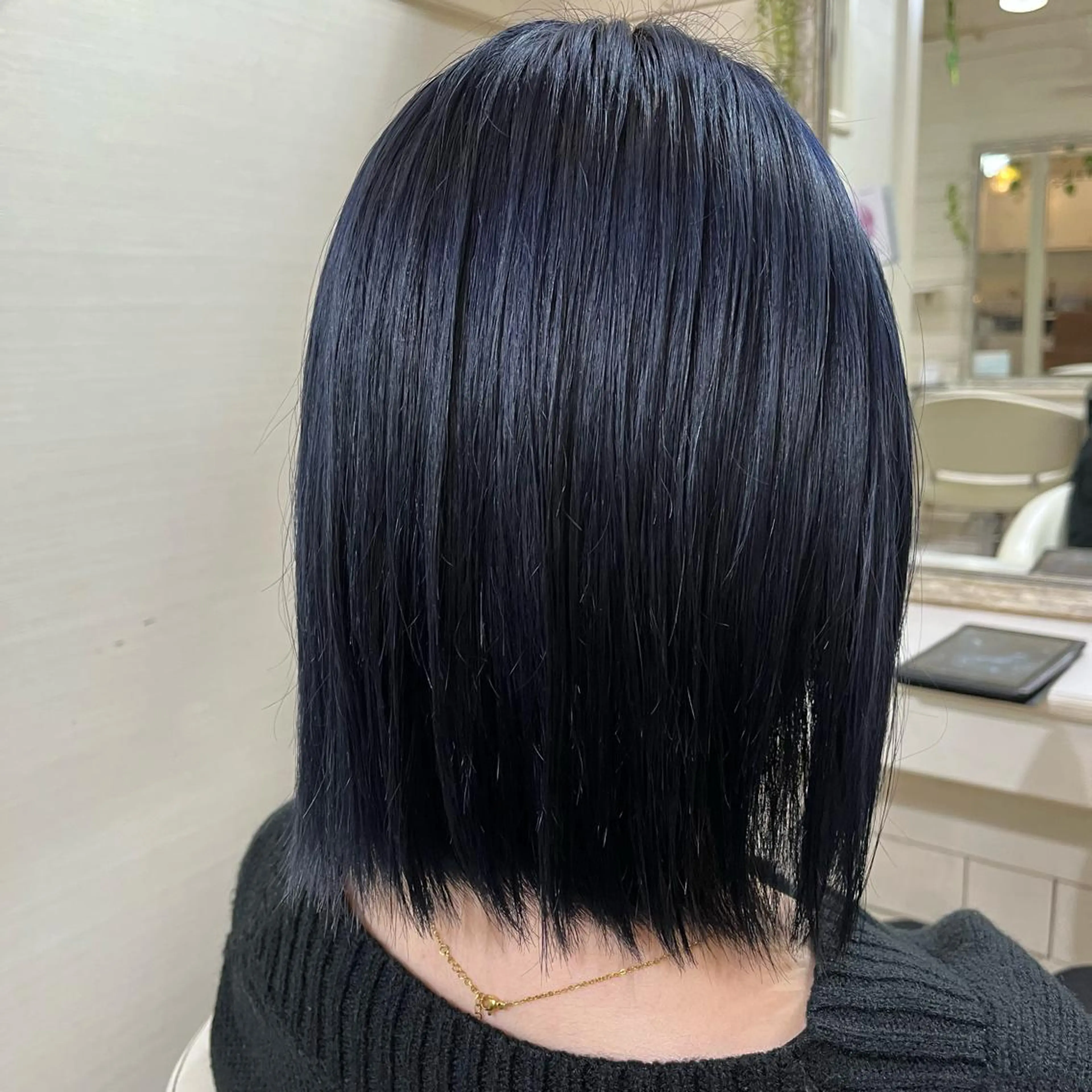 ミディアム カラー 黒髪 ブリーチ ブルーカラー ブルーブラック カラー職人 なかもと たつひろのヘアスタイル