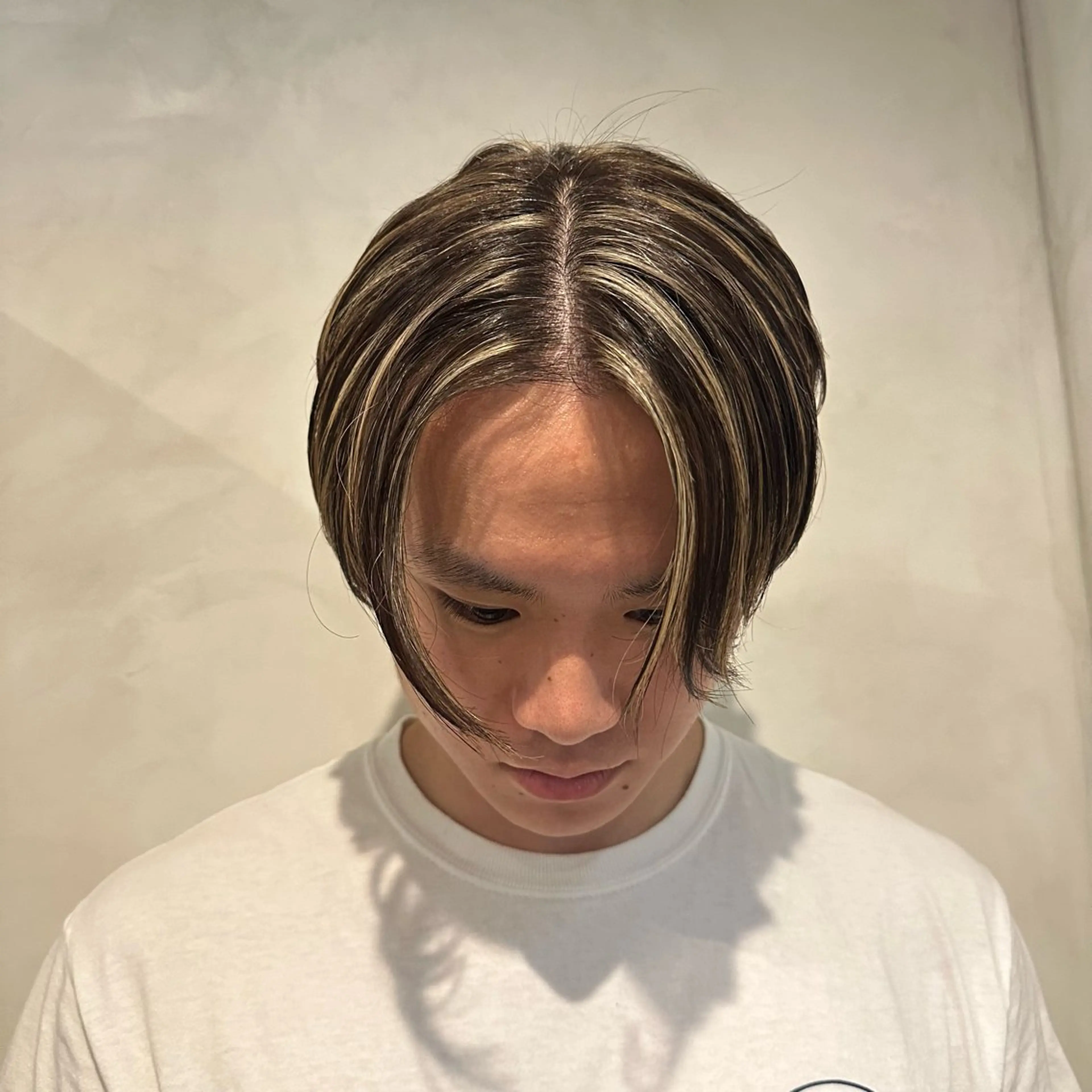 ショート カラー メンズ メンズハイライト メンズメッシュ ハイライトカラー メッシュ ハイライト カット ヘアカラー トリートメント Aust hair Stella新宿所属・Yuki☺︎パーマ レイヤーカットのヘアスタイル