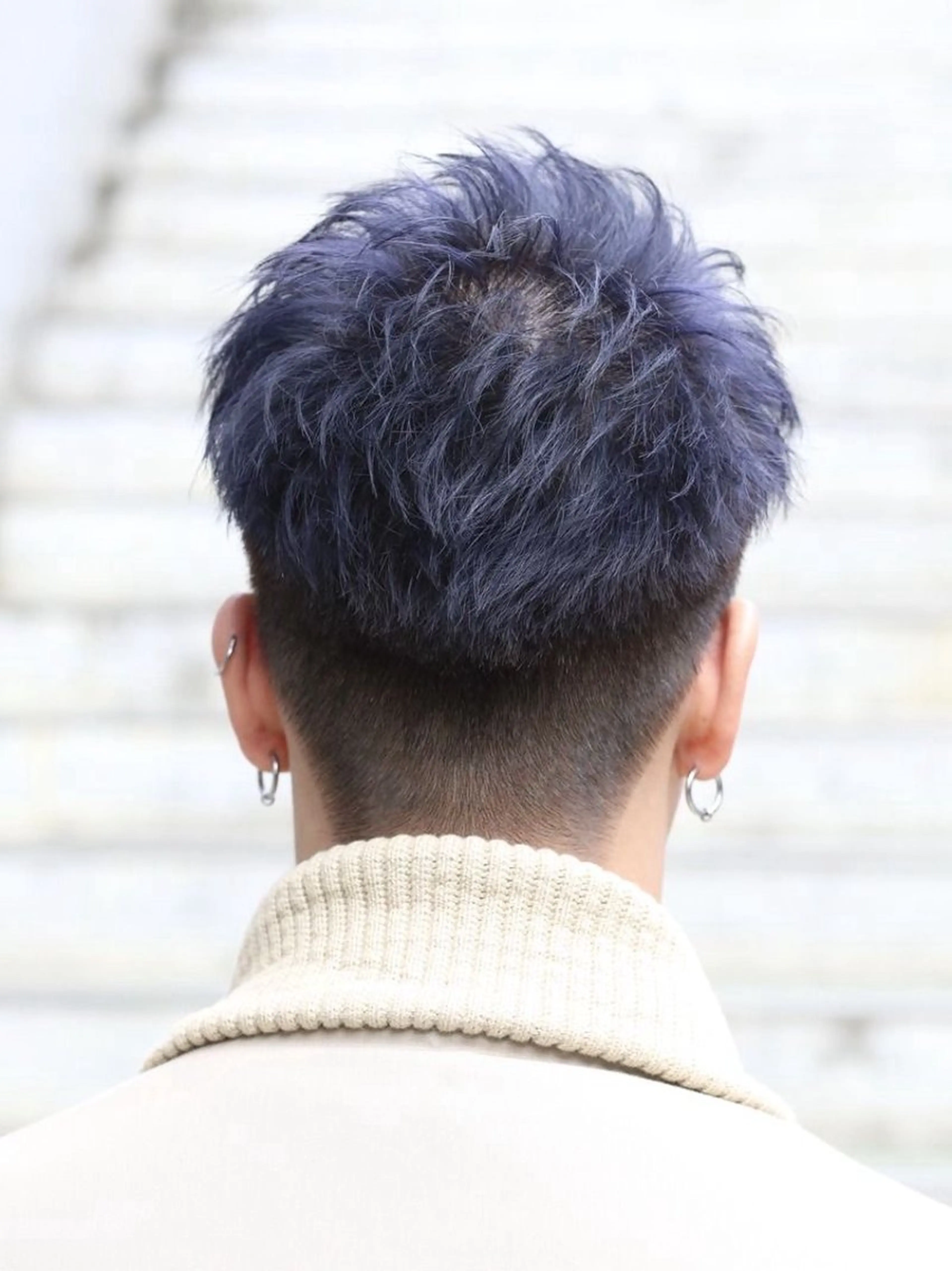 カラー 黒髪 ブリーチ ブルーカラー ブルーブラック ブリーチなしカラー ヘアカラー 堀江 輝起のヘアスタイル
