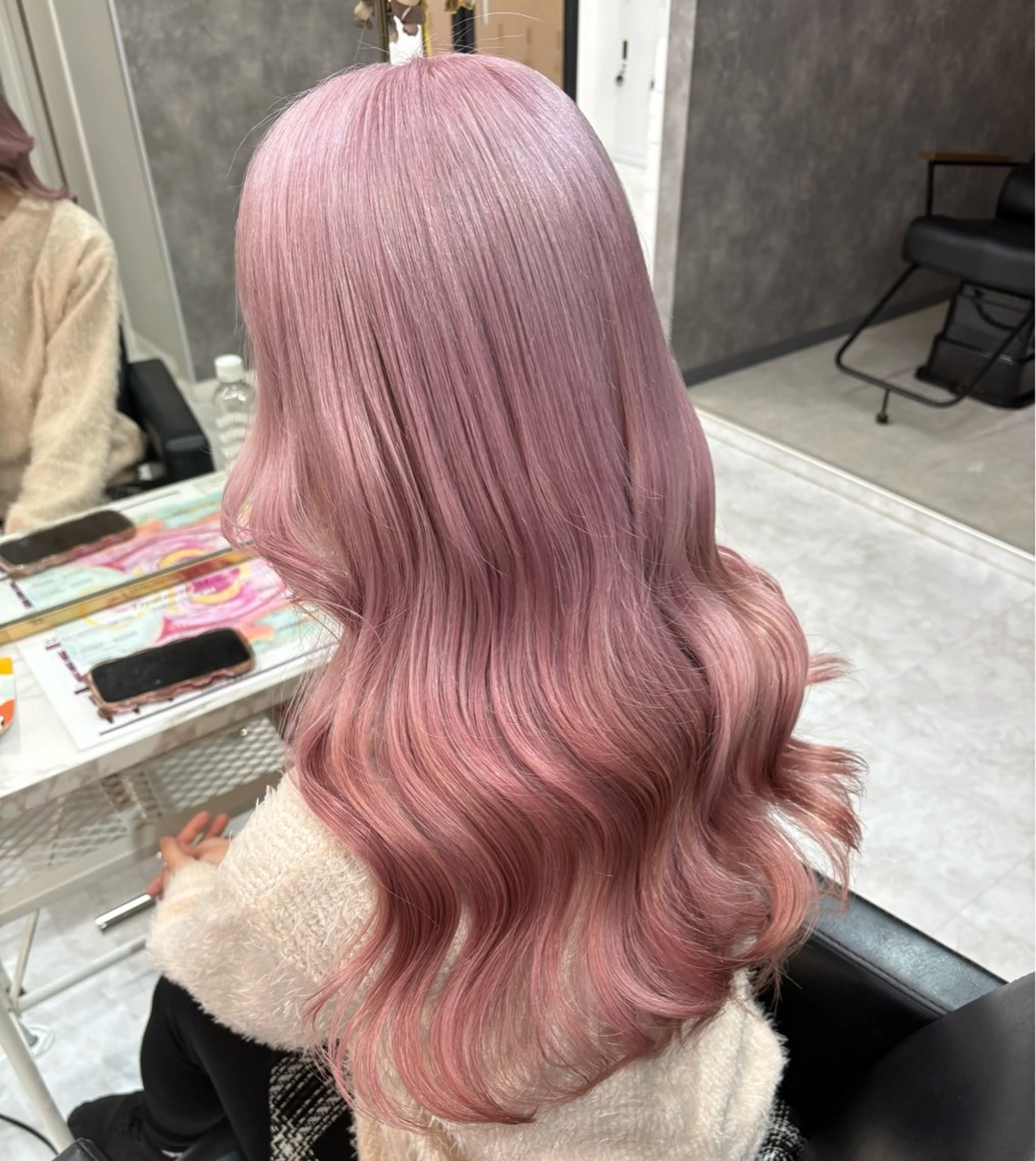 ロング カラー ピンクカラー ロング ヘアカラー トリートメント 💎艶々ハイトーン MOE💍🤍のヘアスタイル