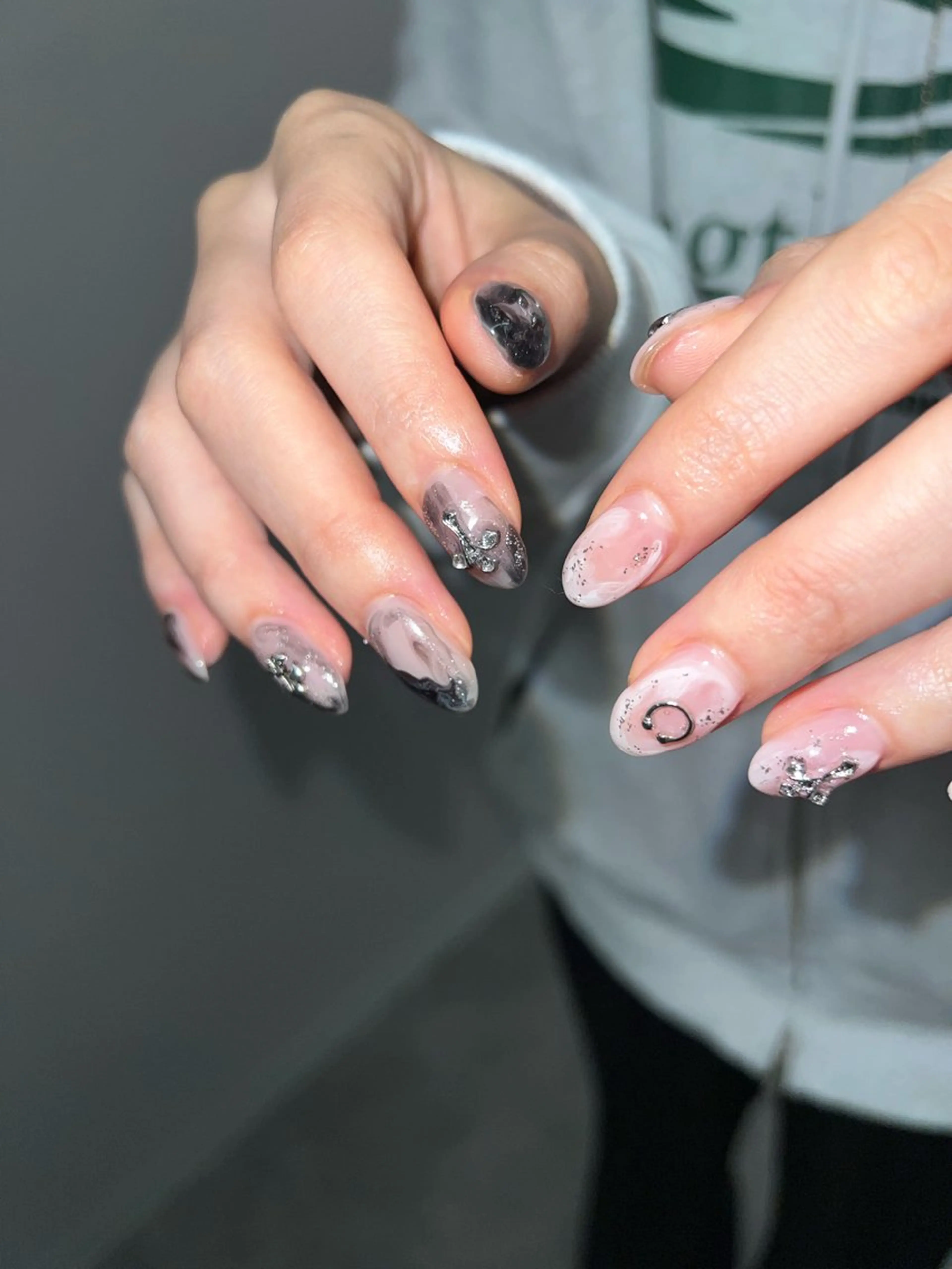 ネイル ジェルネイル マグネットネイル ニュアンスネイル パラジェル リボン ハンドネイル ハンドケア Bana_ Nailのネイルデザイン