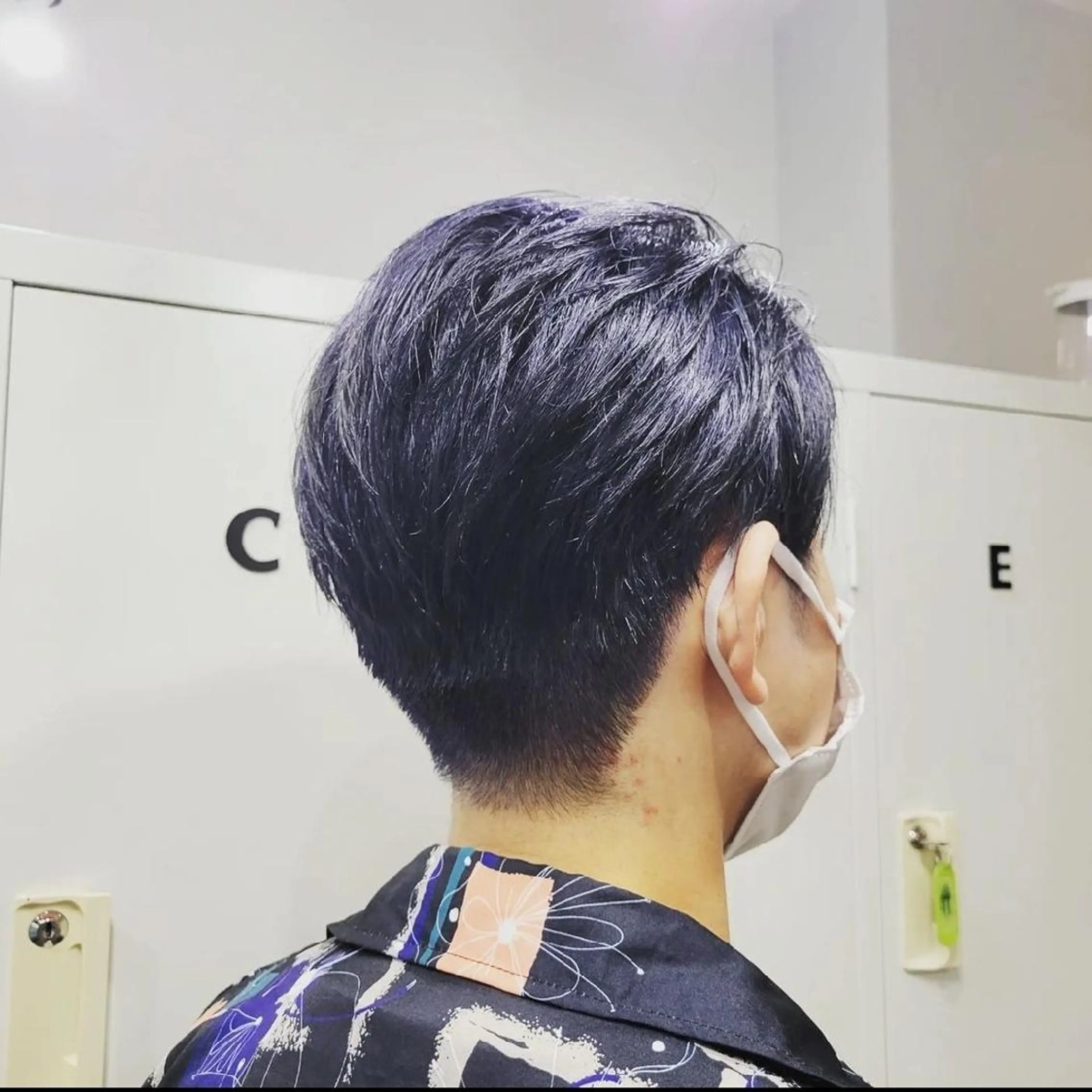 メンズ カラー メンズブリーチ ブリーチ ネイビーカラー CUT WORKS 北千住所属・E RIのヘアスタイル