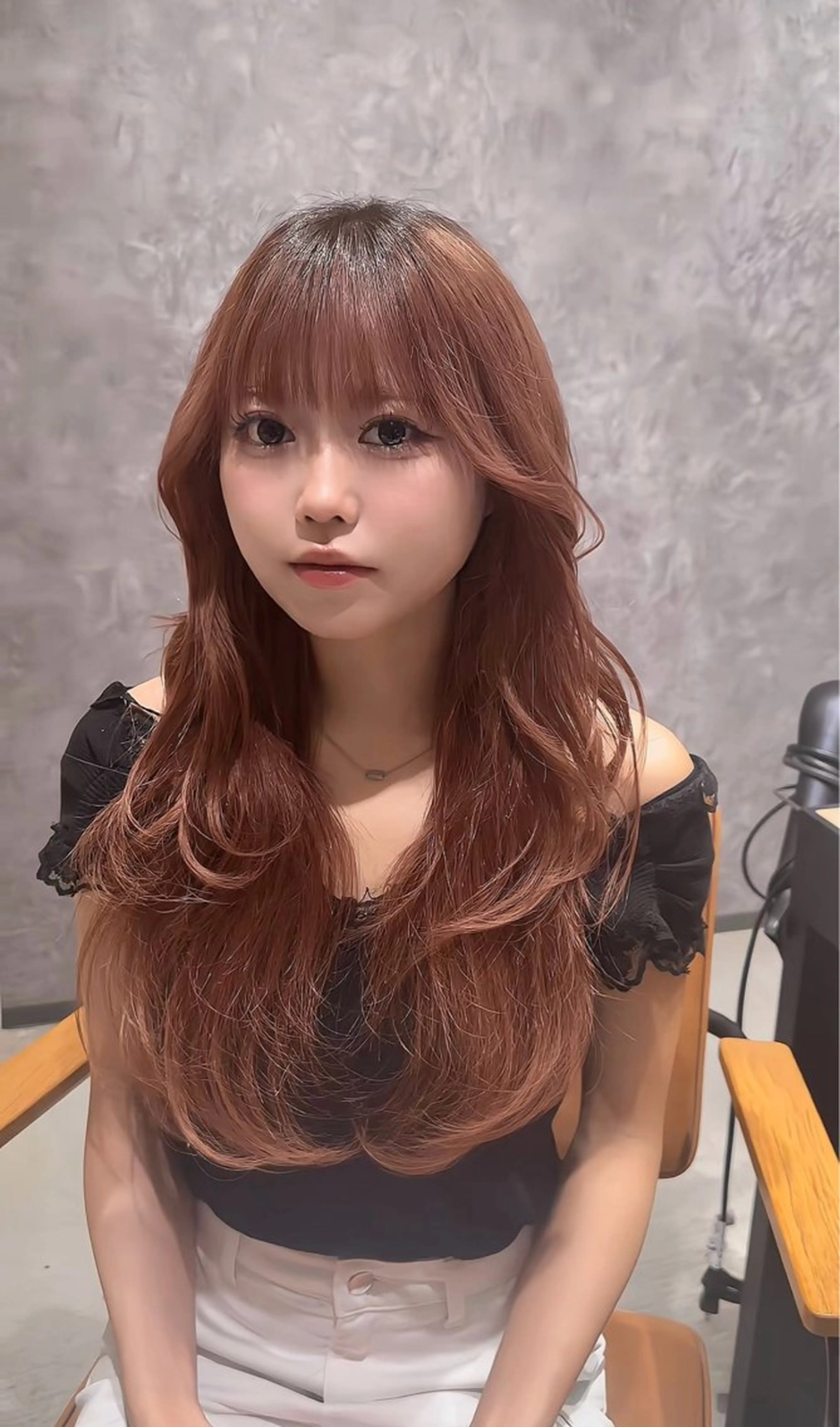 ロング 韓国レイヤーカット 透明感カラー冨田那樹のヘアスタイル