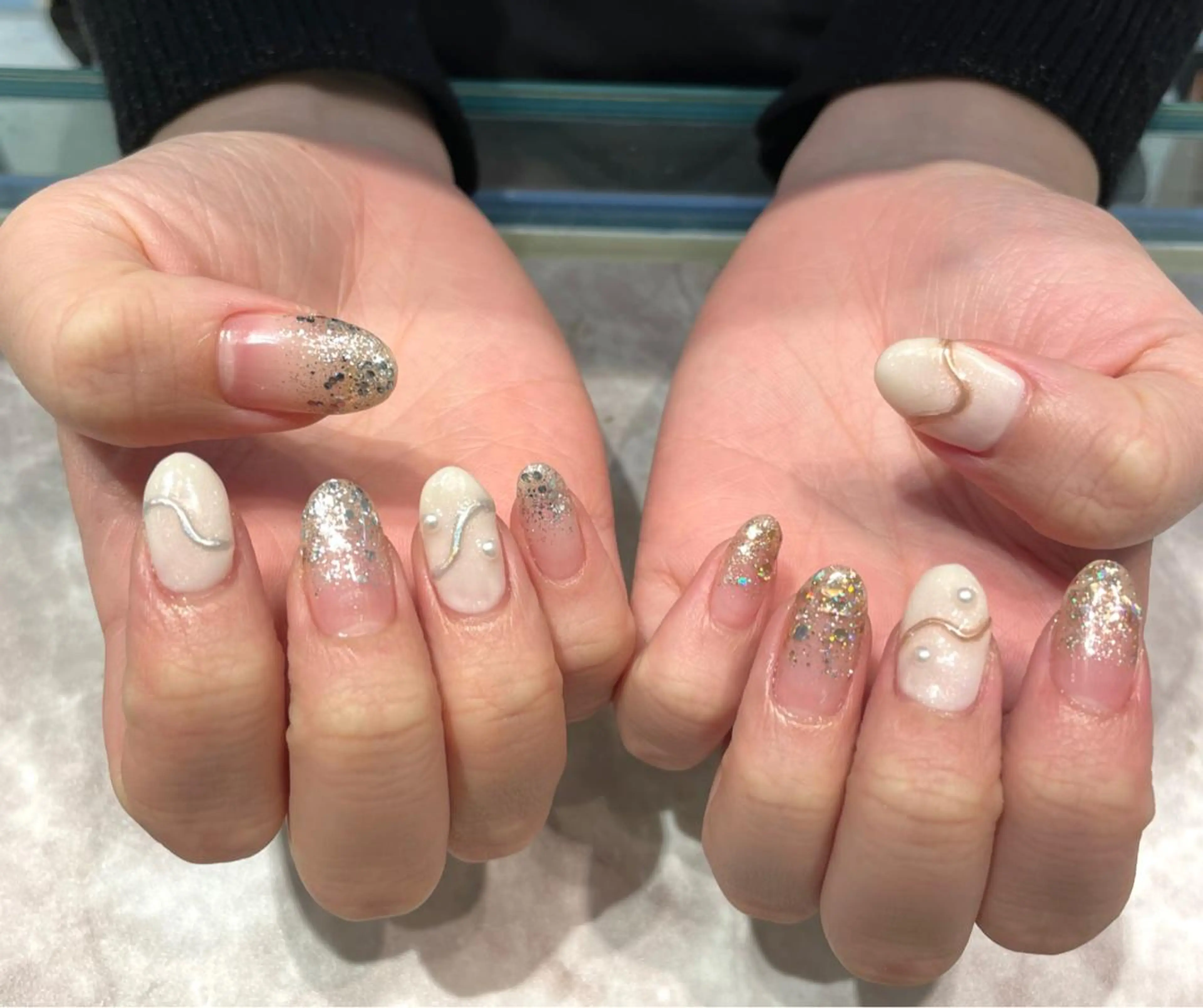 ネイル アートネイル グラデーション ラメ(グリッター) ラメグラデーション ミラーネイル Liora所属・nail mnのネイルデザイン