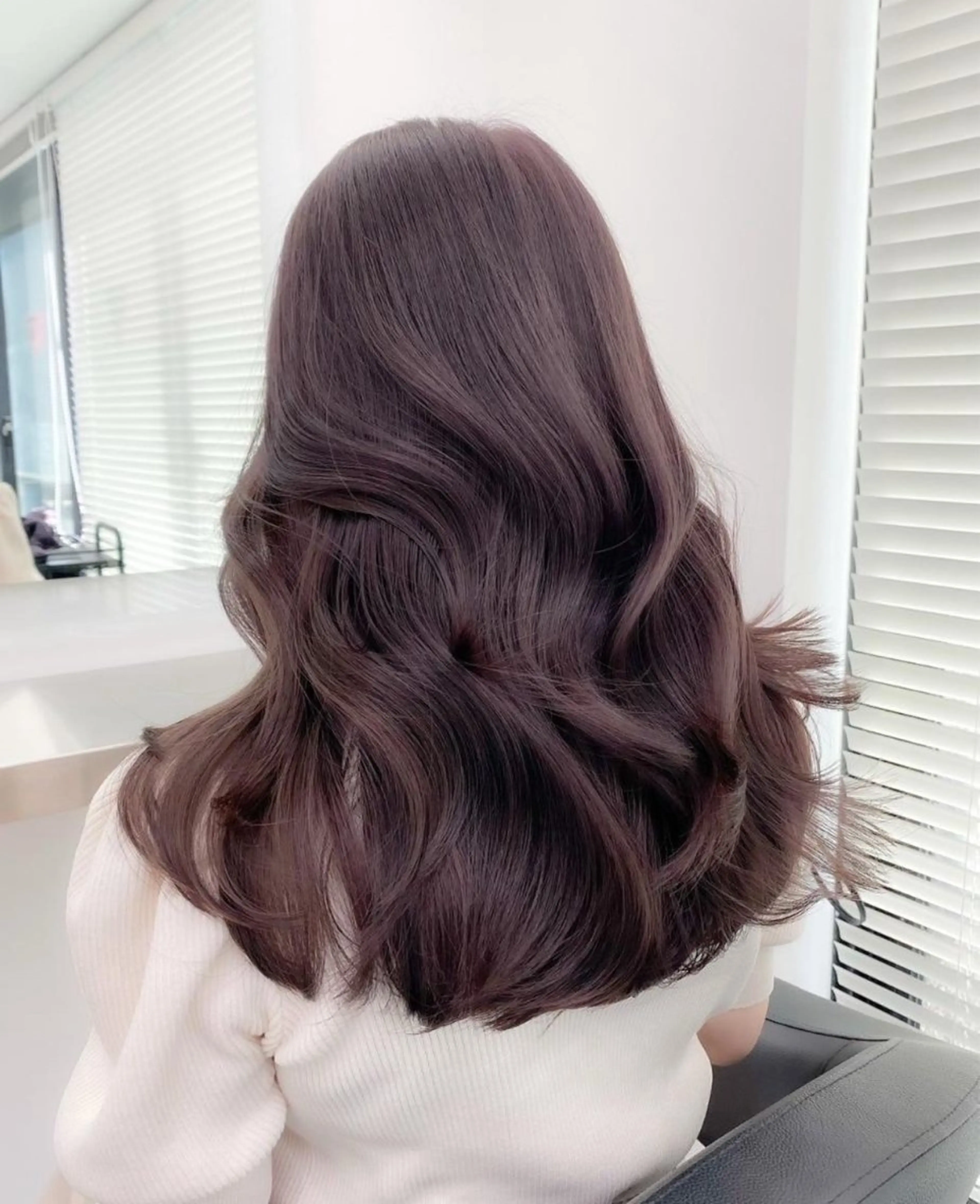 ロング ヘアカラー トリートメント 韓国ヘア/ブリーチ無 しWカラー/オリーブのヘアスタイル