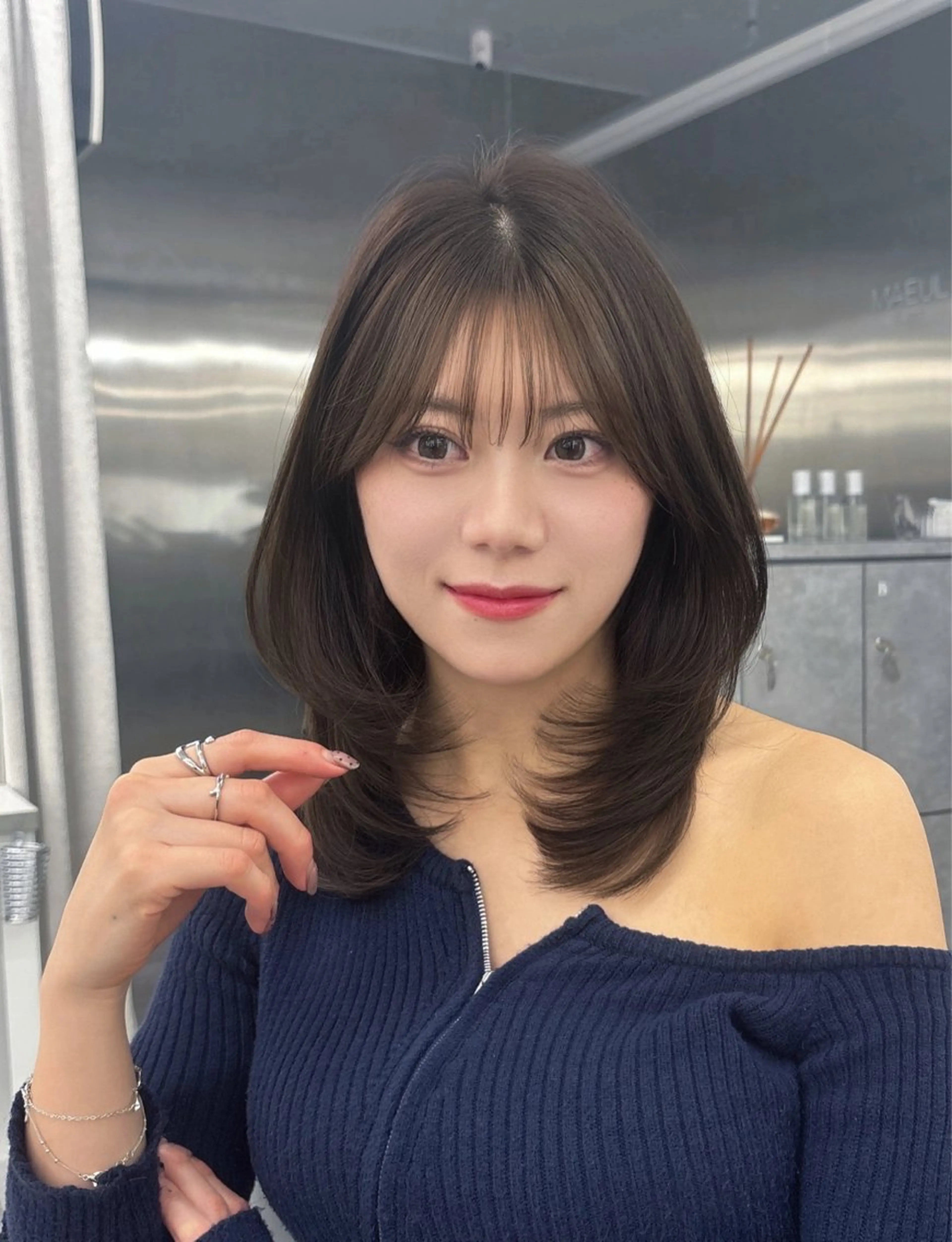 ミディアム 栄/レイヤー/ 津野 こころのヘアスタイル