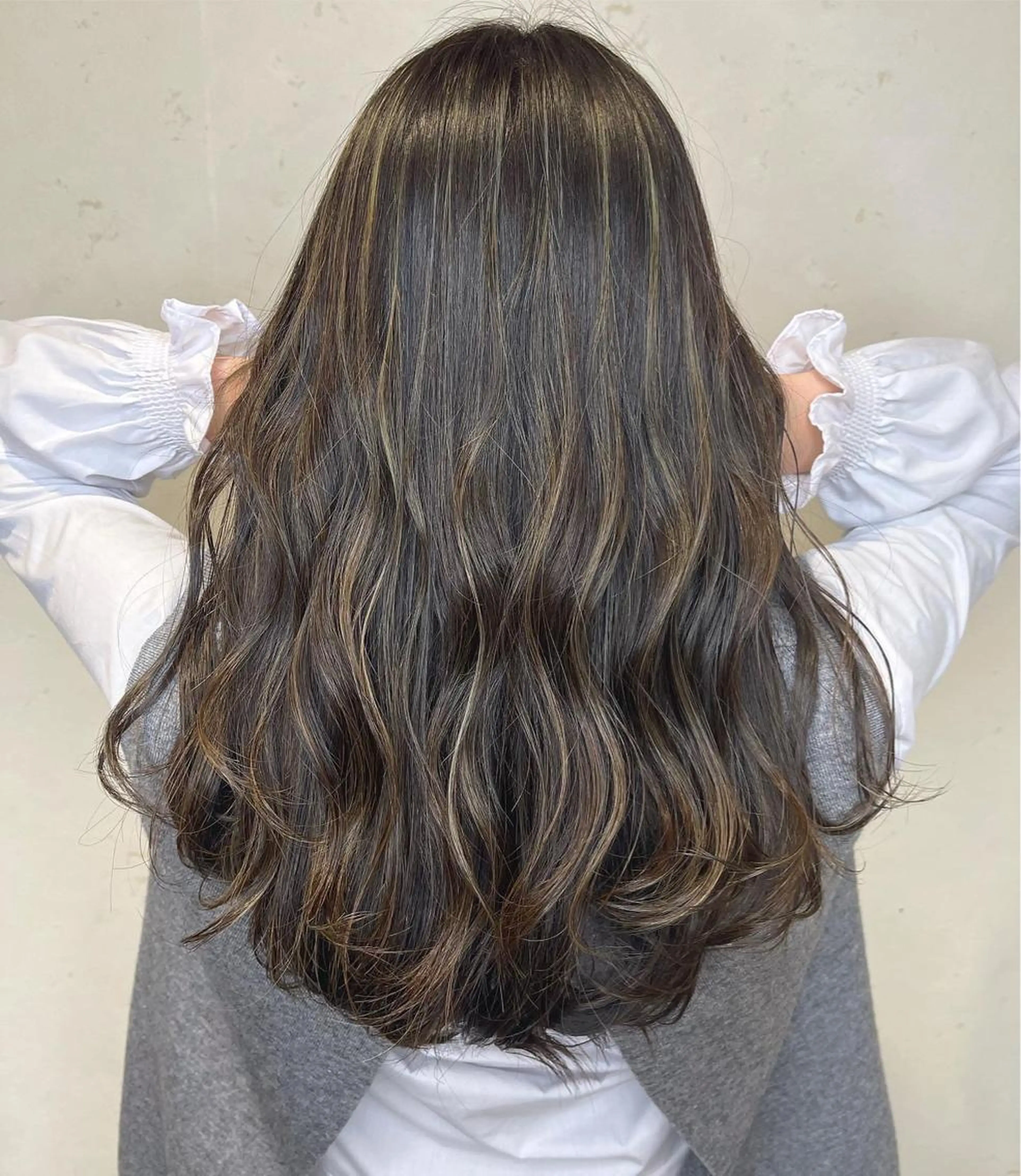 外国人風 ハイライトカラー + 髪質改善トリートメント 【 ベースカラー込み 】の写真