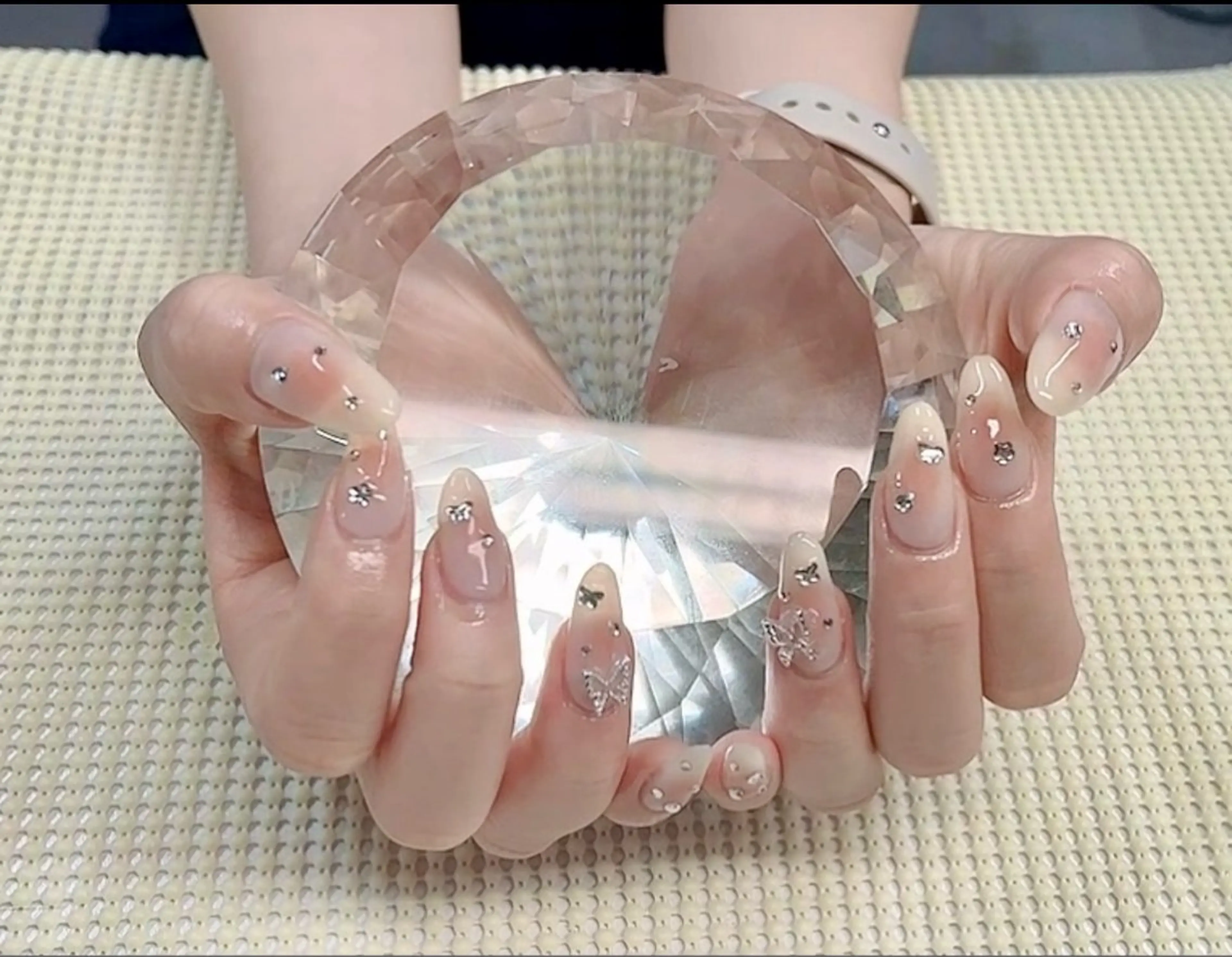 ネイル アートネイル チークネイル ジェルネイル キラキラネイル ワンホンネイル ハンドネイル MORE所属・✨MORE✨ 藤井寺駅前🌿のネイルデザイン