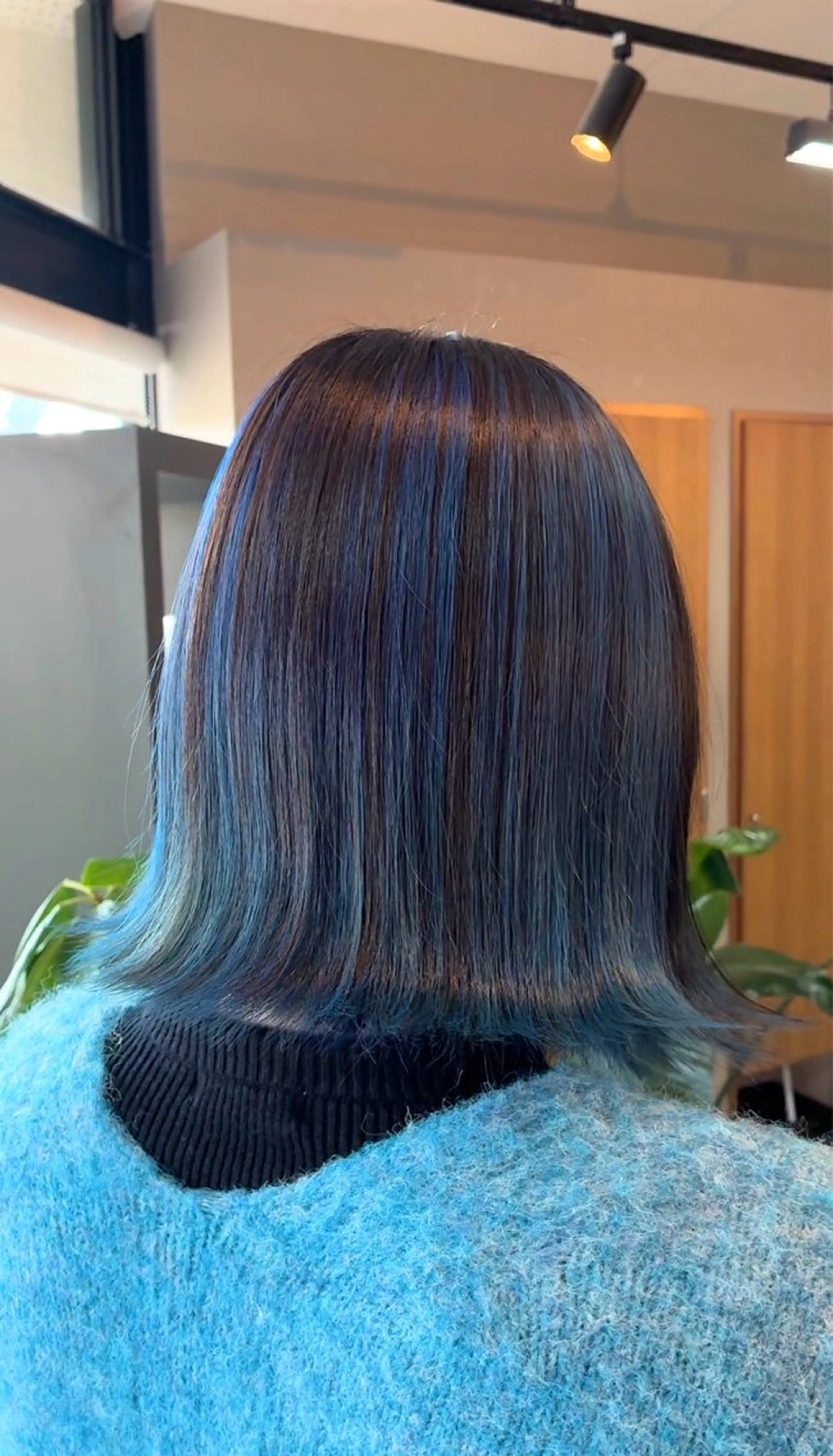 ミディアム カラー 黒髪 ブリーチ ブルーカラー ダブルカラー ヘアカラー arika もえのヘアスタイル