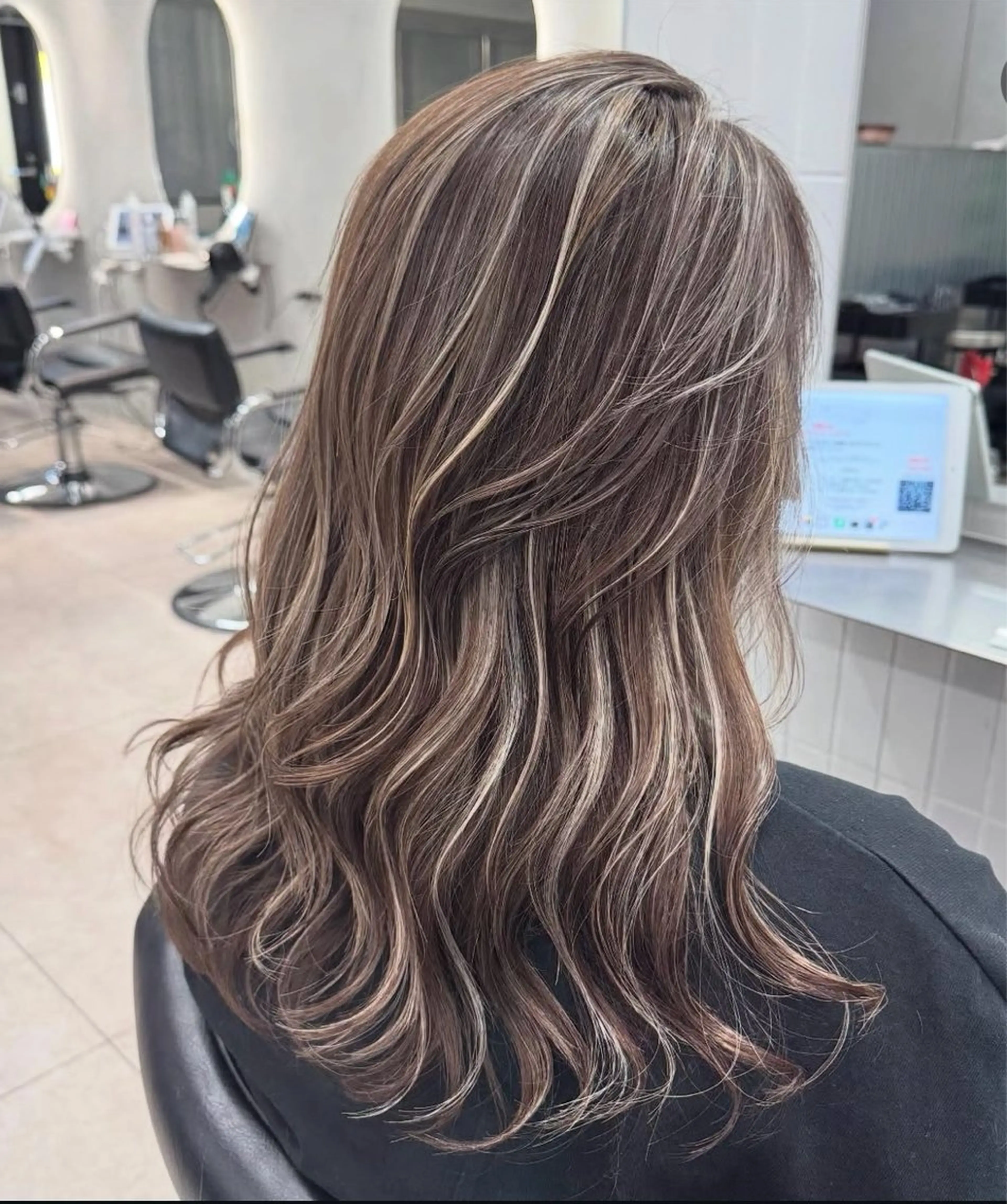 ロング カラー ハイライトカラー ハイライト カット ヘアカラー トリートメント 表参道/ハイライト バレイヤージュのヘアスタイル