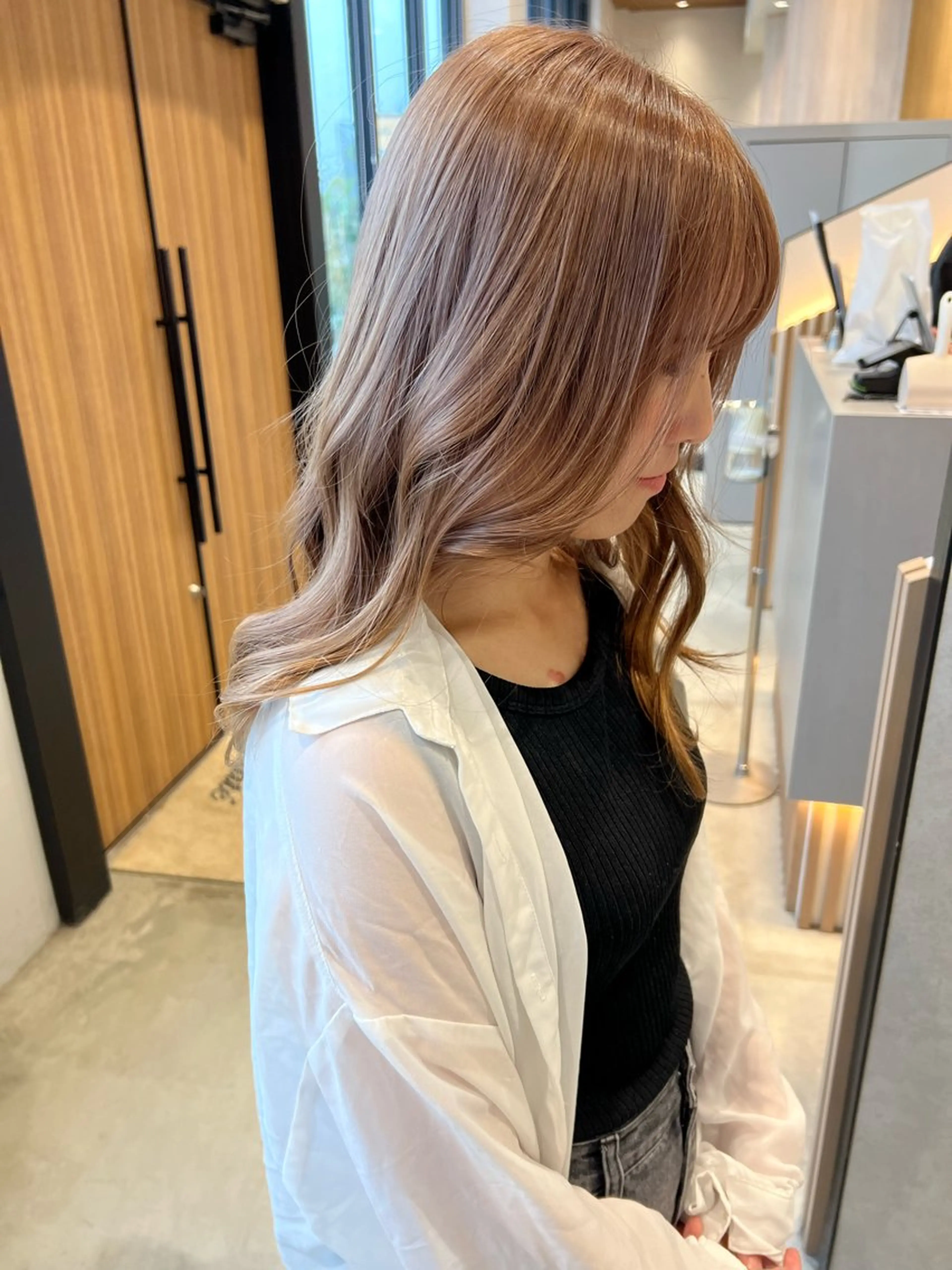 ミディアム カラー ミディアムレイヤー ベージュカラー ミルクティーベージュ レイヤーカット ヘアカラー 🌿小川 大輔🌿のヘアスタイル