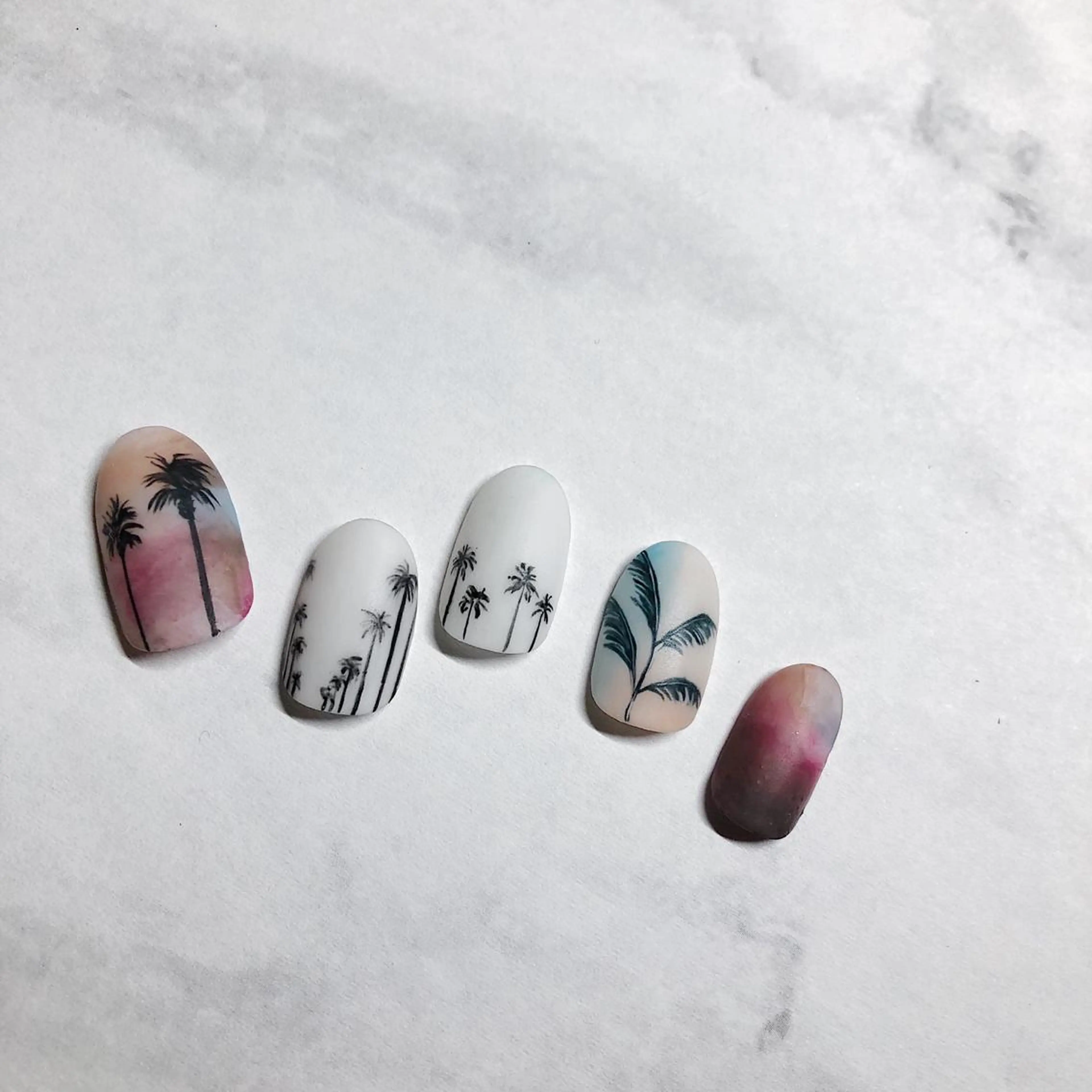 ネイル ハンドネイル 🌞💜 KAORI 🌴のネイルデザイン