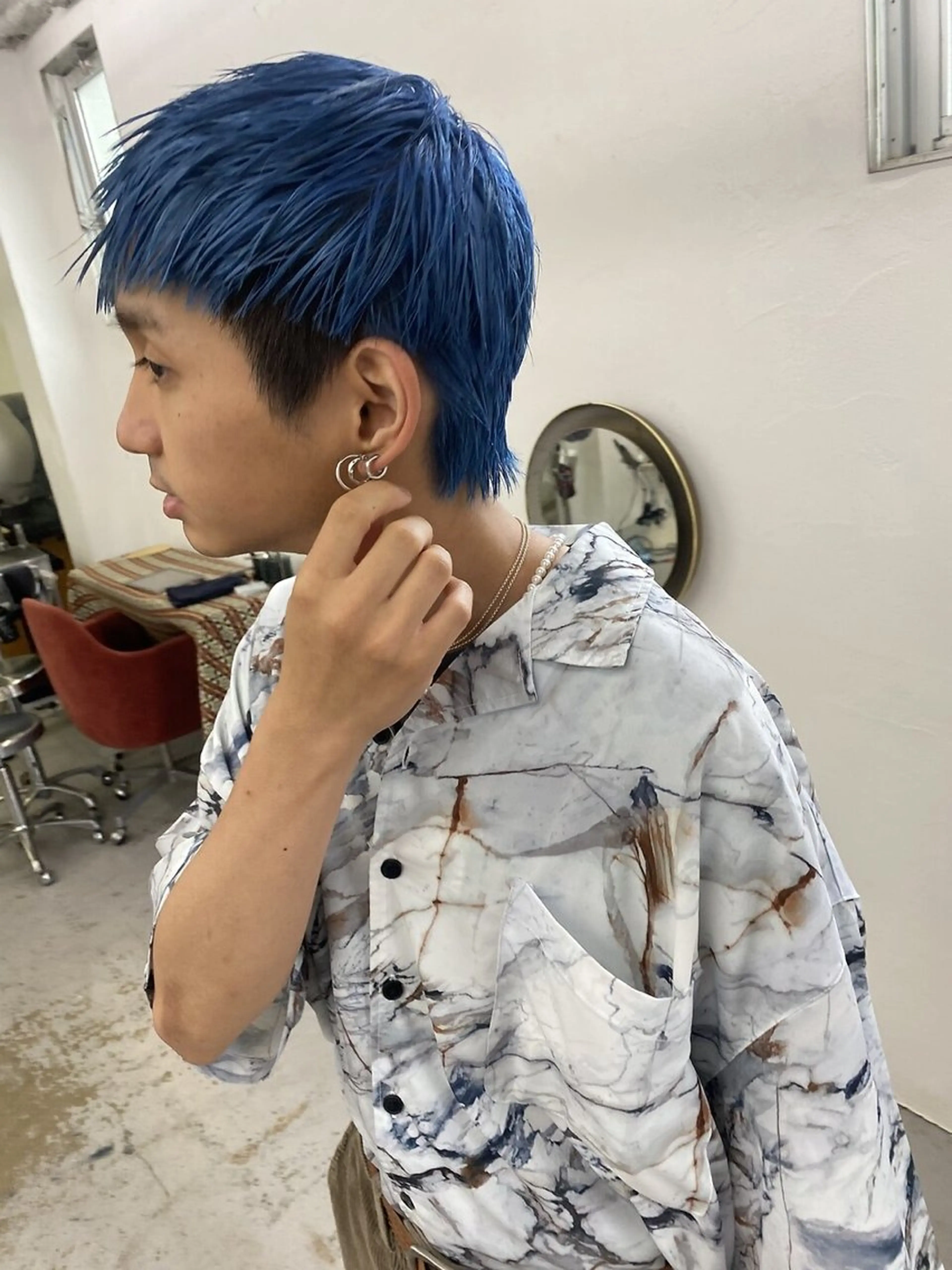 ショート カラー メンズ メンズブリーチ ブリーチ トリートメント 響　インナーカラー イヤリングカラーのヘアスタイル