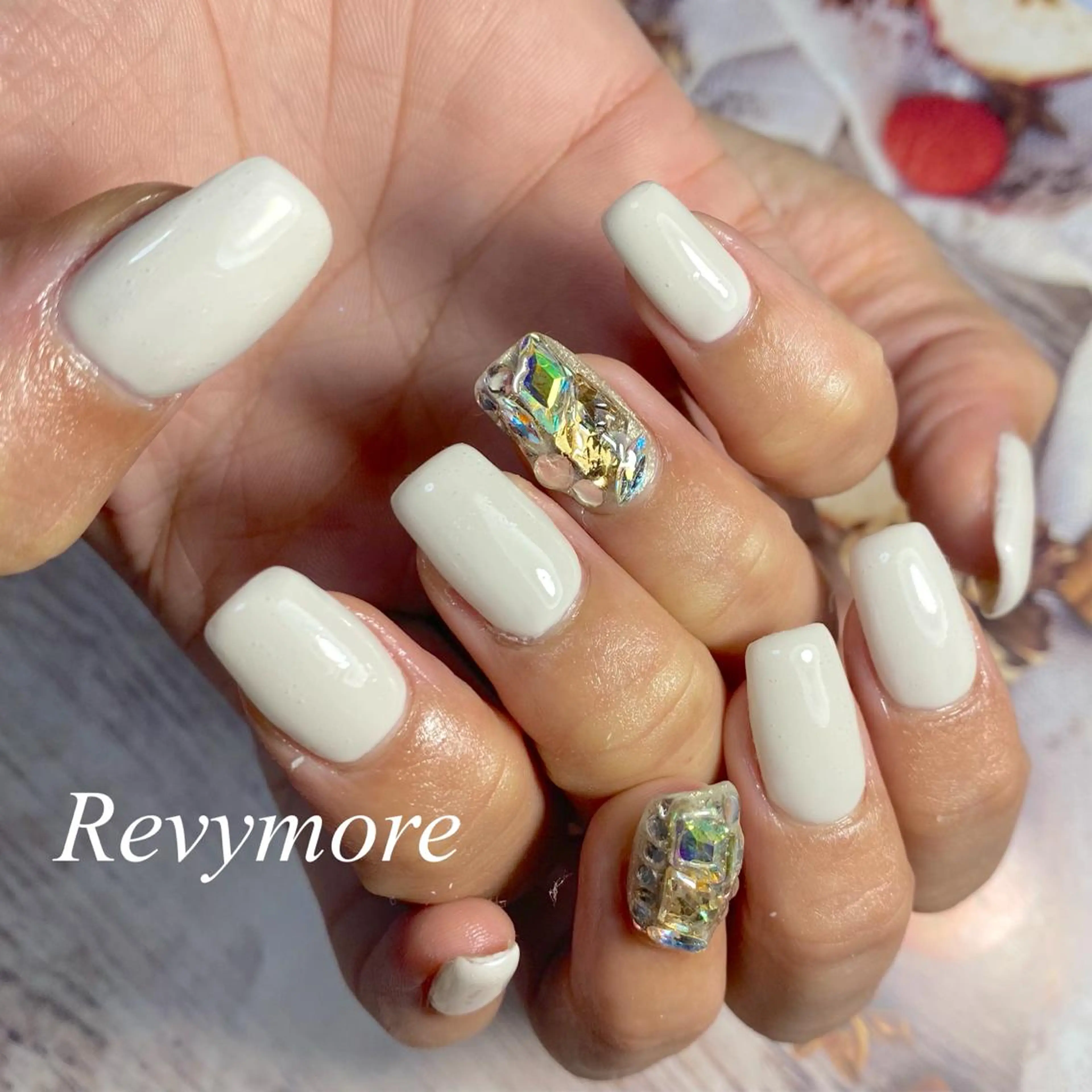 ショート ネイル オーロラネイル ジェルネイル ゴールド ニュアンスネイル オフィスネイル nail salon Revymoreのネイルデザイン