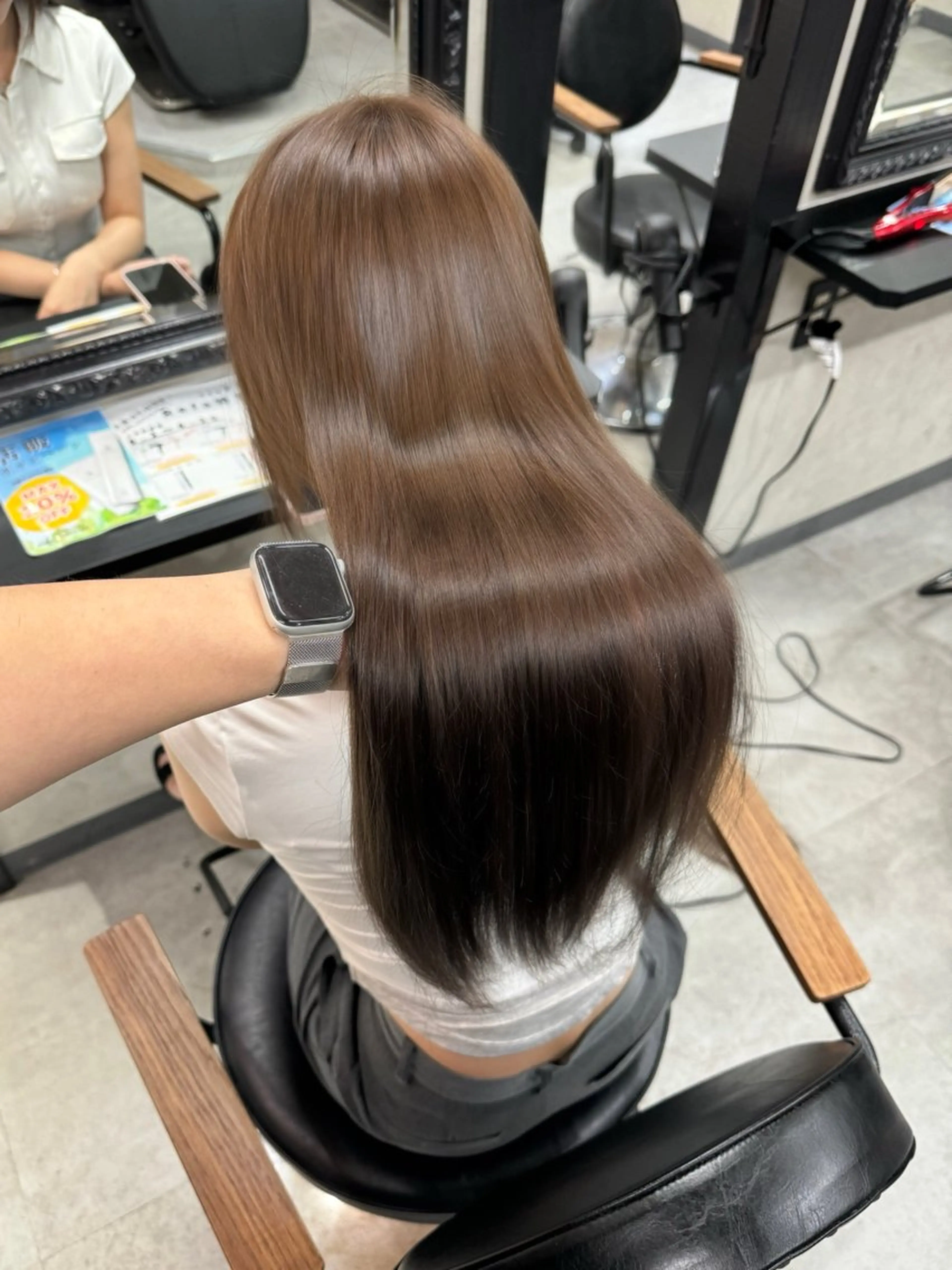 ロング 顔周りカット 髪質改善 韓国風ヘア レイヤーカット 縮毛矯正 井本翔太.髪質改善. ベージュ.グレージュのヘアスタイル