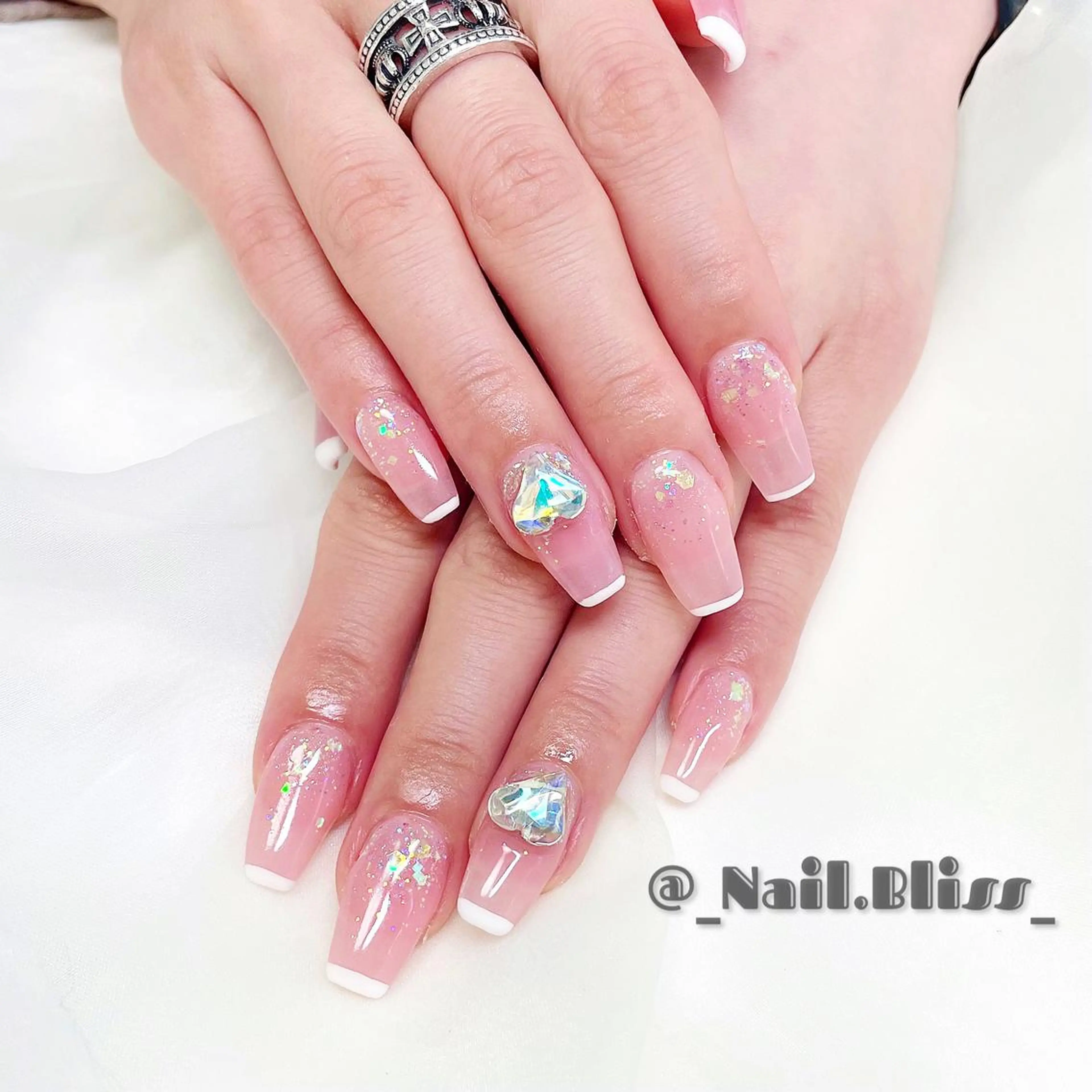 ネイル フレンチネイル ラメ(グリッター) ラメグラデーション ハンドネイル NAIL BLISSのネイルデザイン