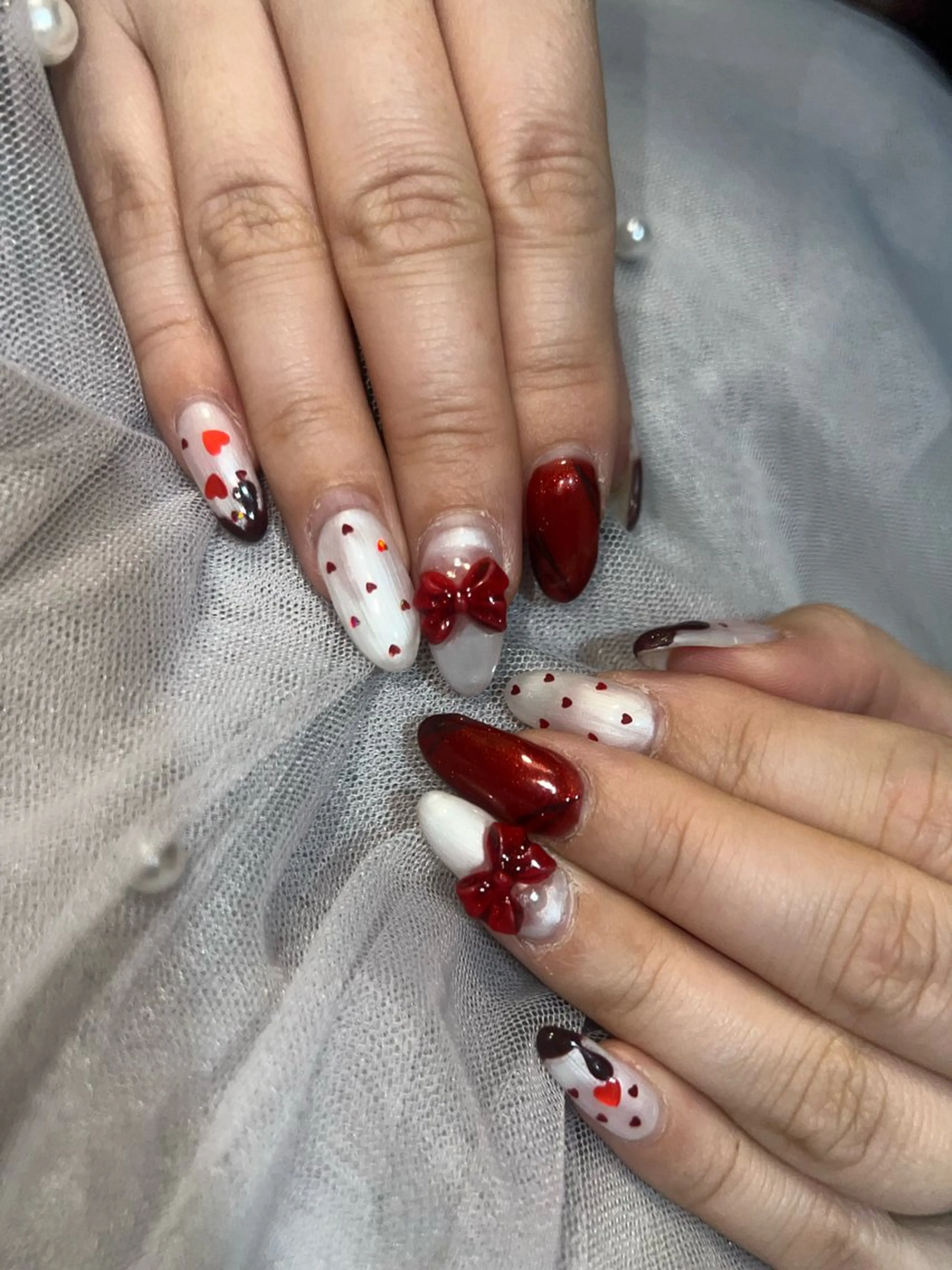 ネイル 赤色 バレンタイン ILLO Yuinaのネイルデザイン