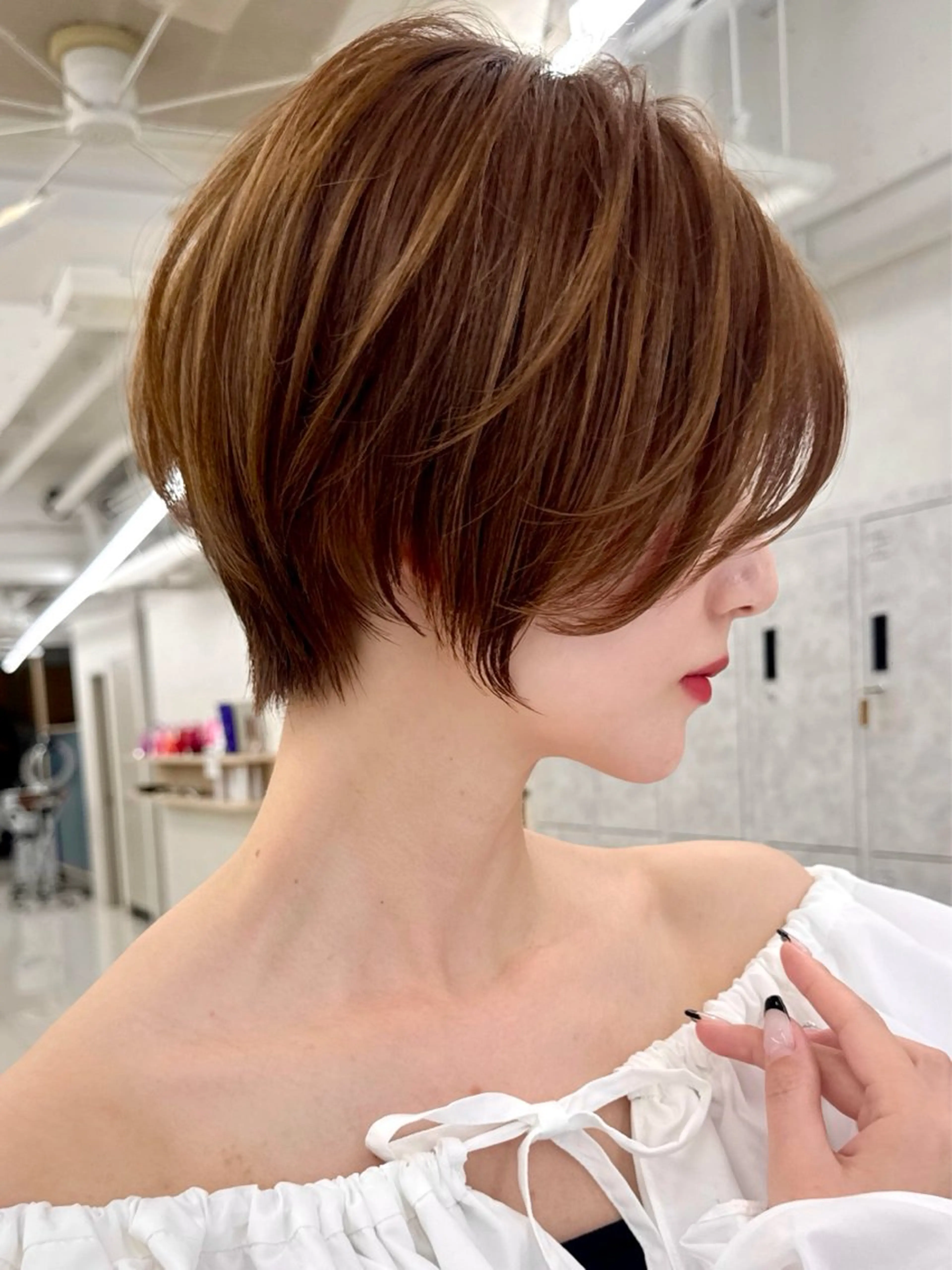 ショート カット 三鷹で1番ショート ボブをカットする新谷のヘアスタイル
