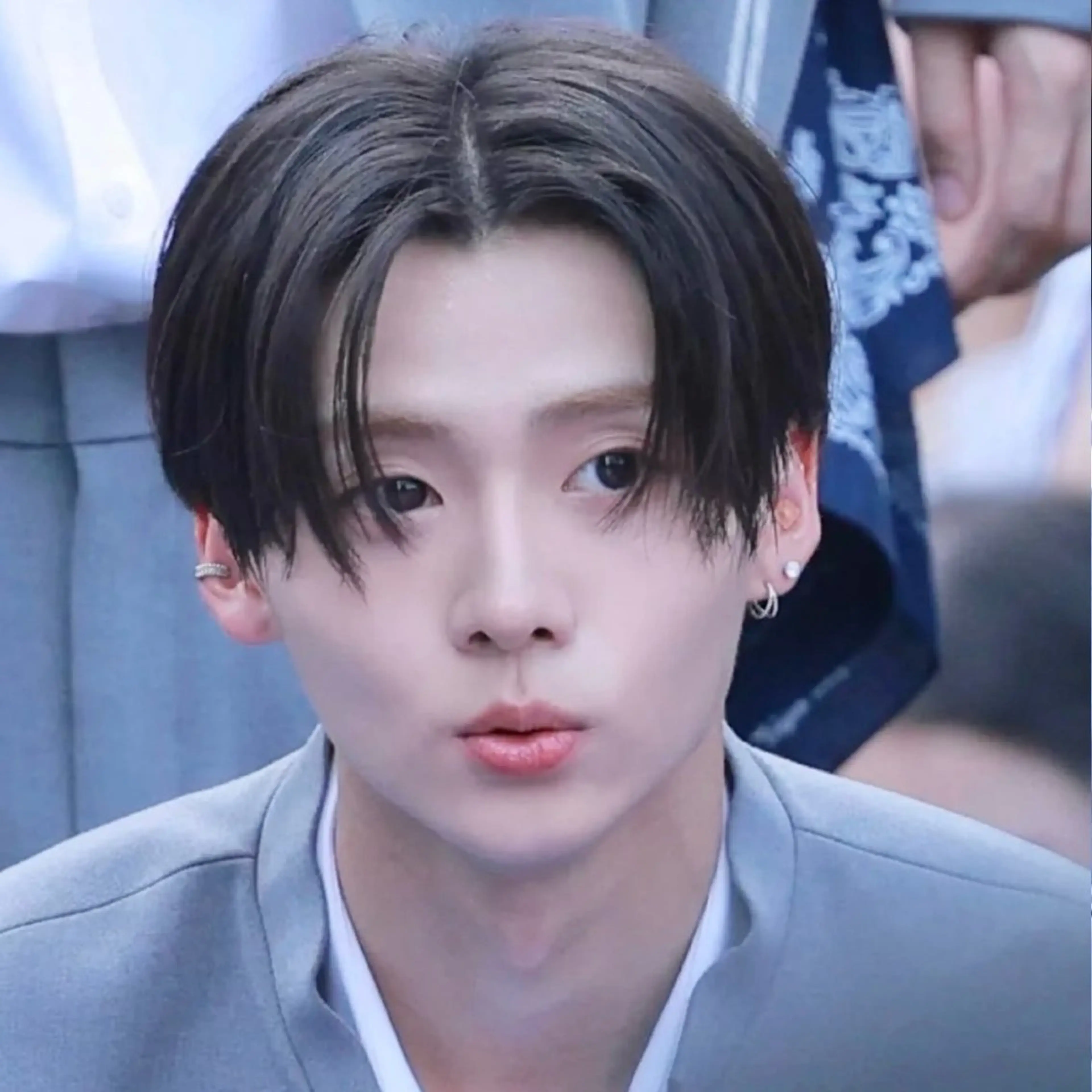 メンズ メンズブリーチ センターパート フェザーパーマ カルマパーマ メンズパーマ カット 縮毛矯正 HIKARI メンズ満足度No.1のヘアスタイル