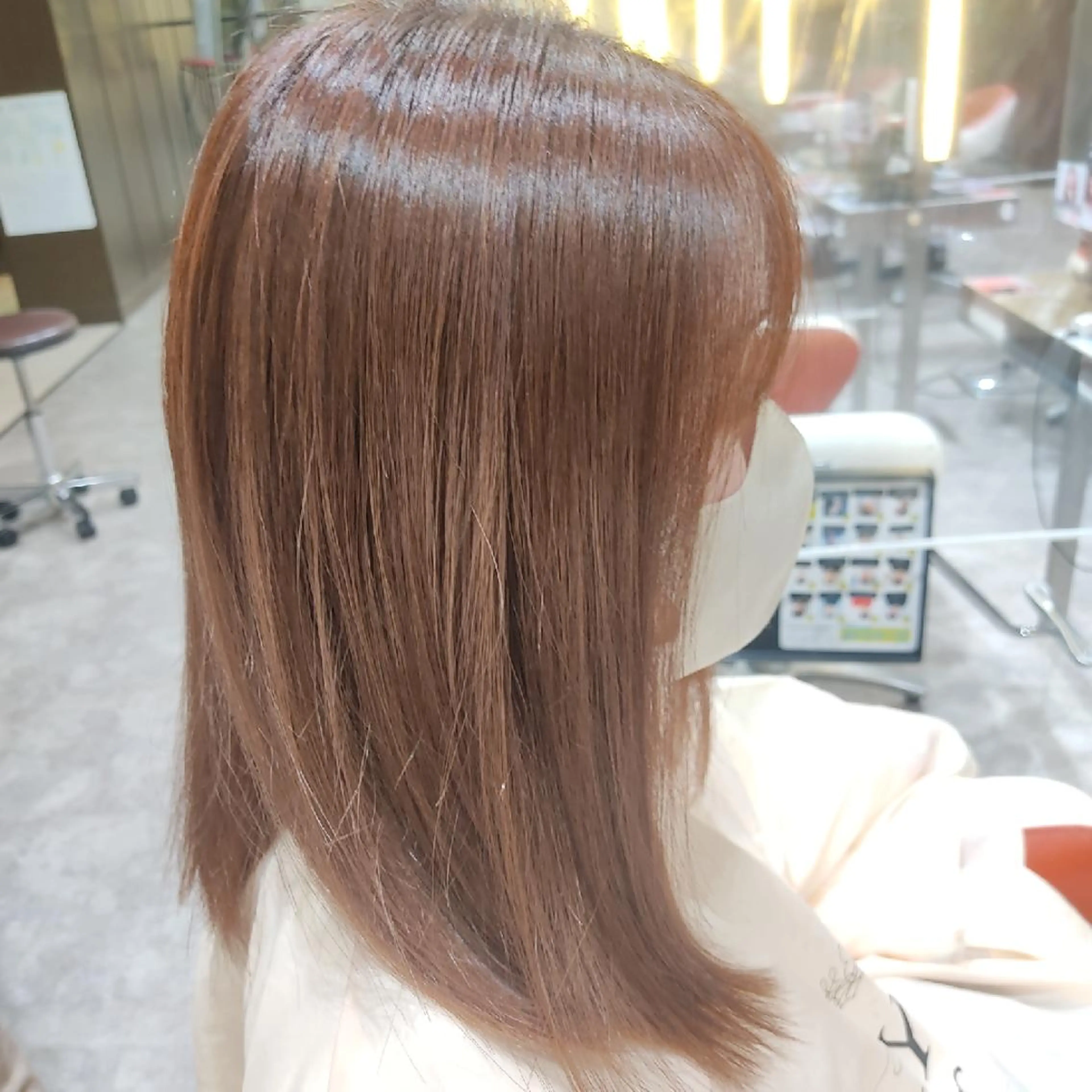 カラー 菊岡 歩のヘアスタイル