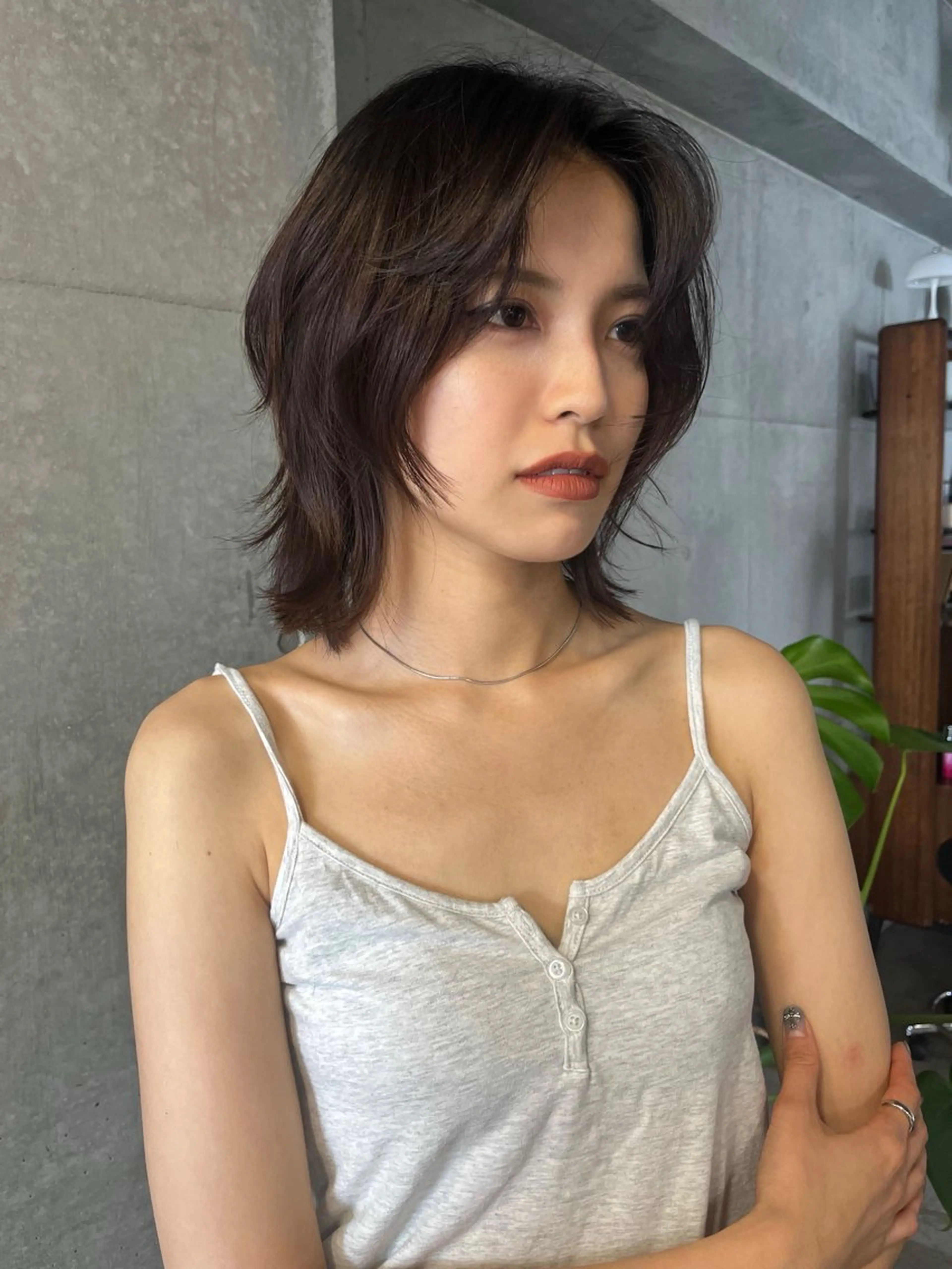 ミディアム ボブレイヤー レッドブラウン ボブ 顔まわりレイヤー ハイレイヤー レイヤーカット\ウル フ　chinatsuのヘアスタイル